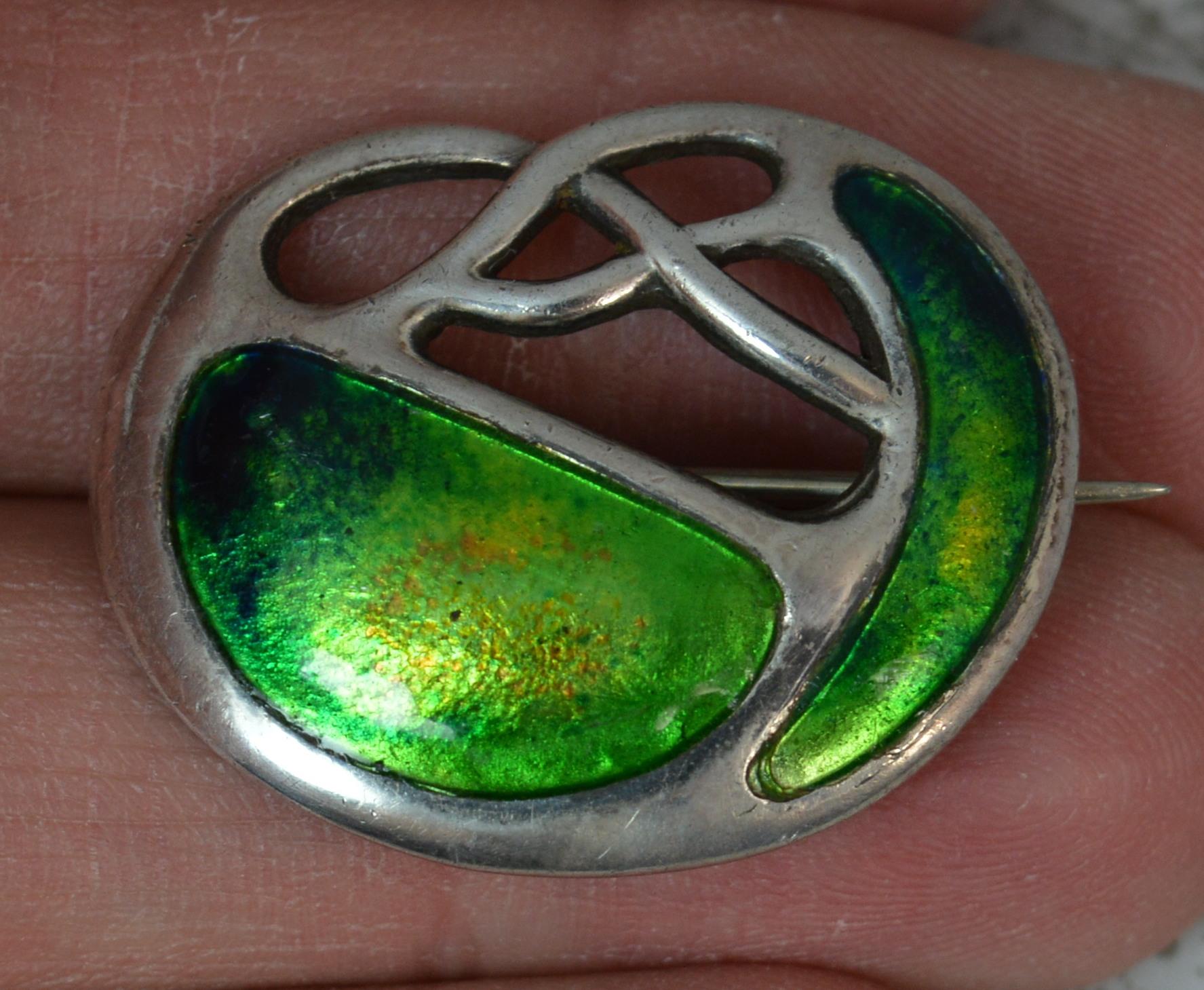 A stunning Chester silver brooch by Charles Horner. Edwardian era, art nouveau in shape and design.
Sterling silver with vivid green and blue enamelling.
Hallmarks ; C.H Chester assay, date letter H, lion
Weight ; 5.5 grams
Size ; 28mm x 23mm