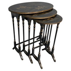 Nid de trois tables en Chinoiserie d'époque édouardienne