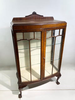 Vitrine Chippendale édouardienne à façade arquée et pieds Ball and Claw, Circa1910