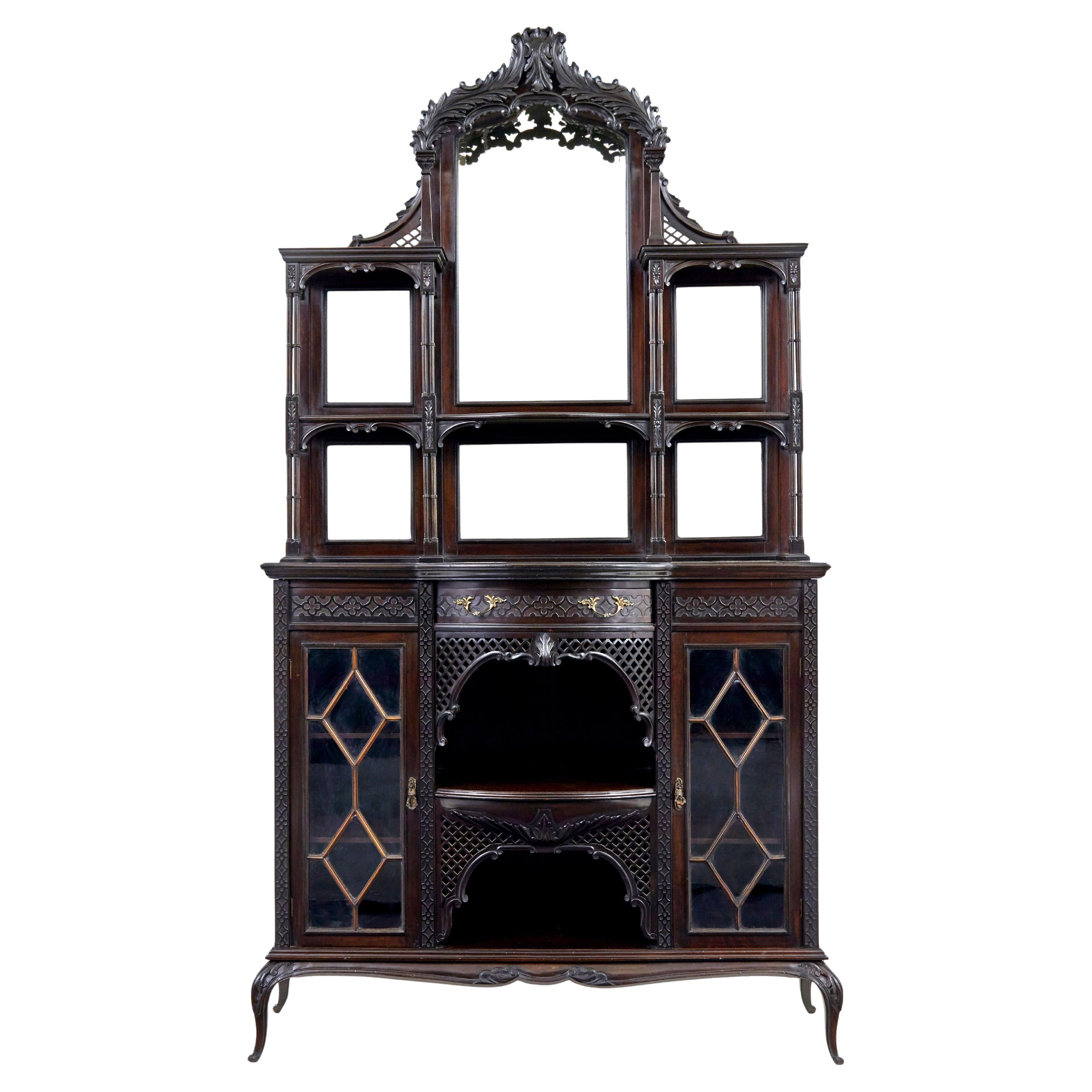 Armoire en acajou sculpté de style chippendale de l'époque édouardienne
