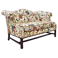 Edwardianisches Loveseat-Sofa im Chippendale-Stil von Hancock & Moore