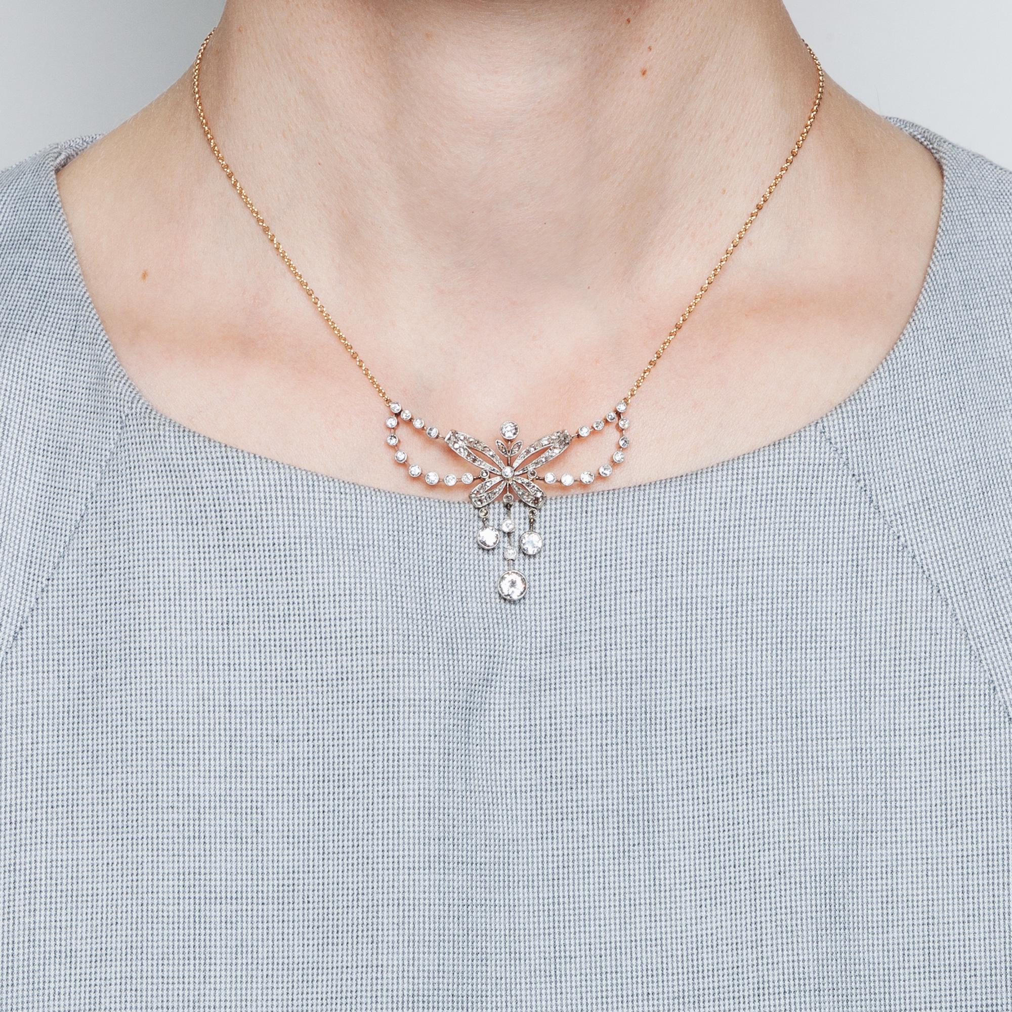 Women's or Men's Edwardian circa 1905, 2.49 Carat Diamond Platinum Garland Style Bow Necklace For Sale