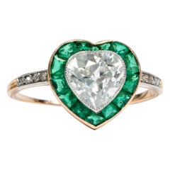 Edwardian circa 1910, 1.0 Carat Heart Cut Diamond Emerald 18 Karat Gold Ring