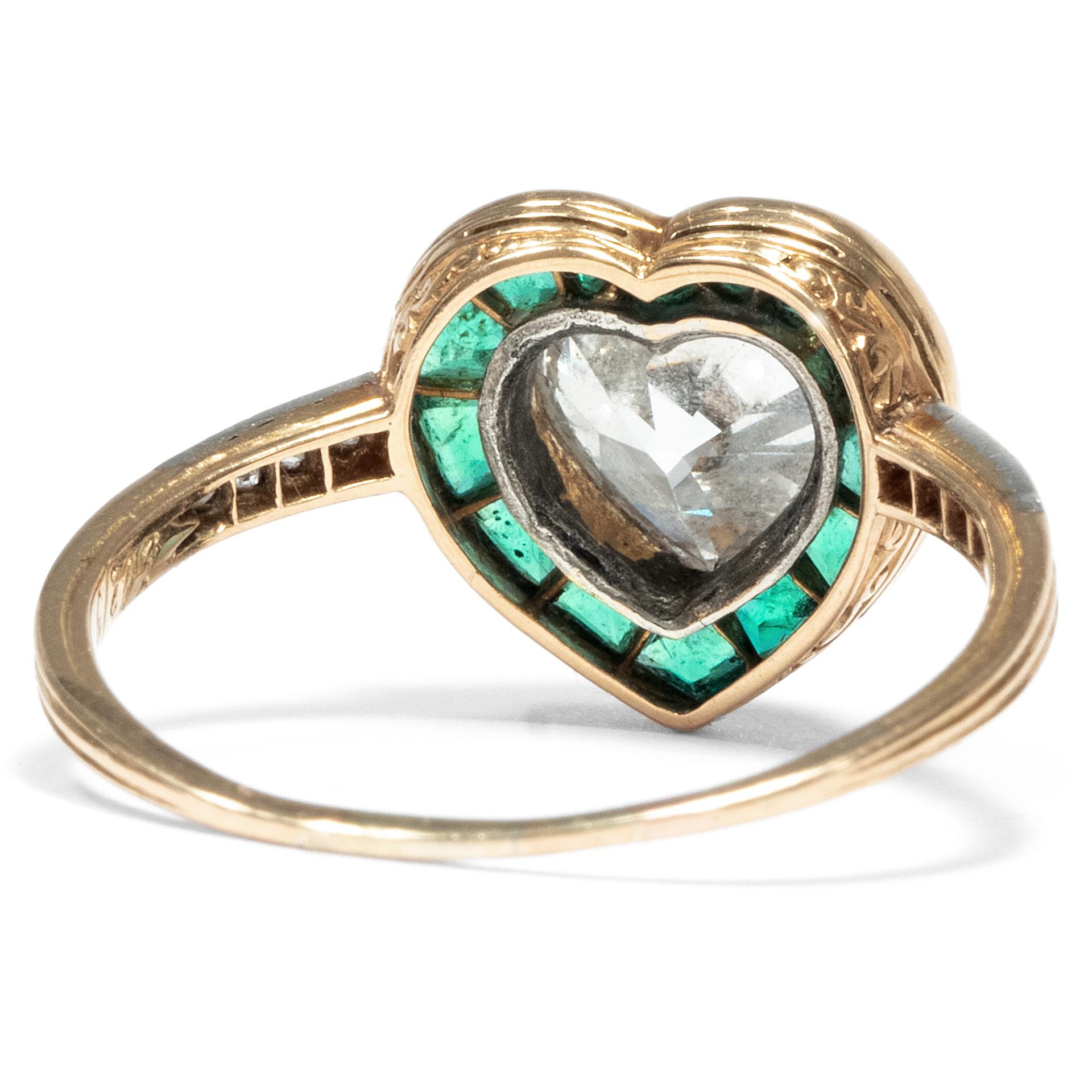 Edwardian circa 1910, 1.0 Carat Heart Cut Diamond Emerald 18 Karat Gold Ring 1