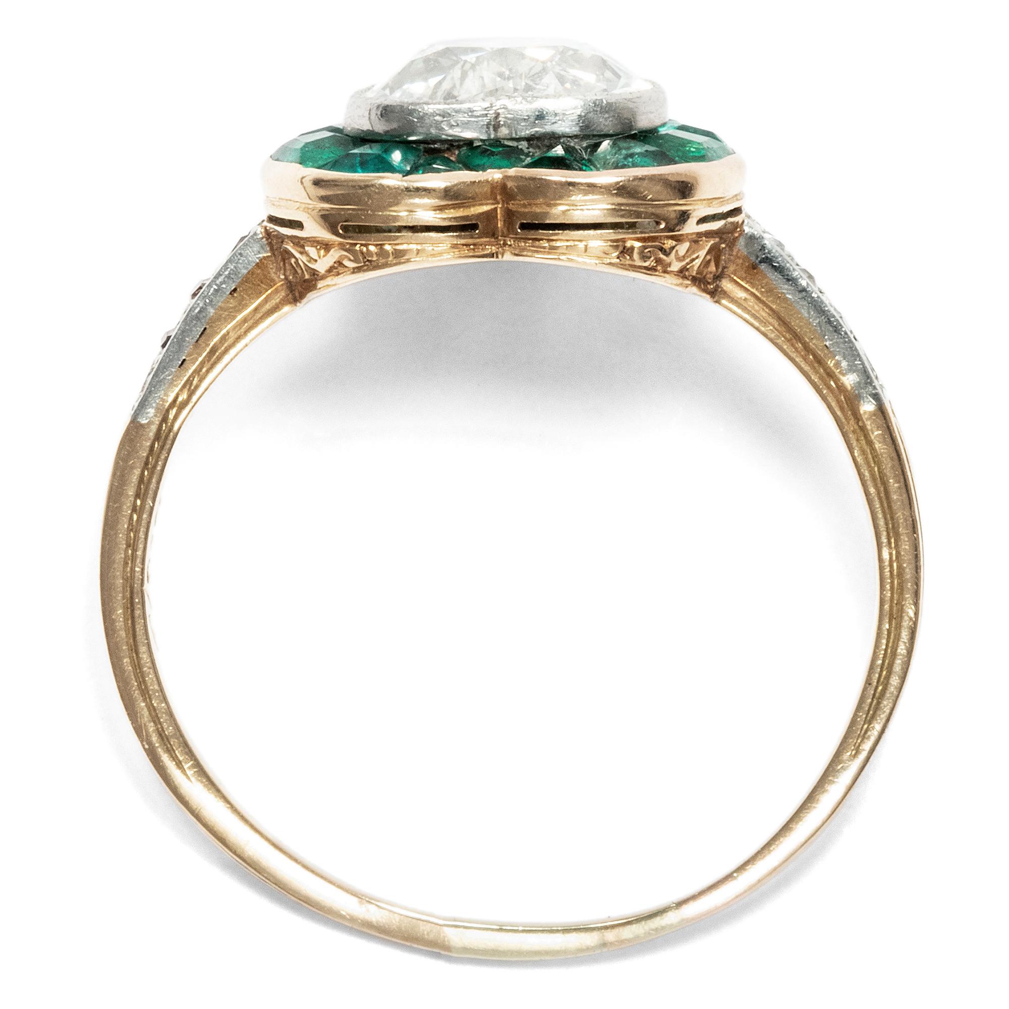 Edwardian circa 1910, 1.0 Carat Heart Cut Diamond Emerald 18 Karat Gold Ring 3