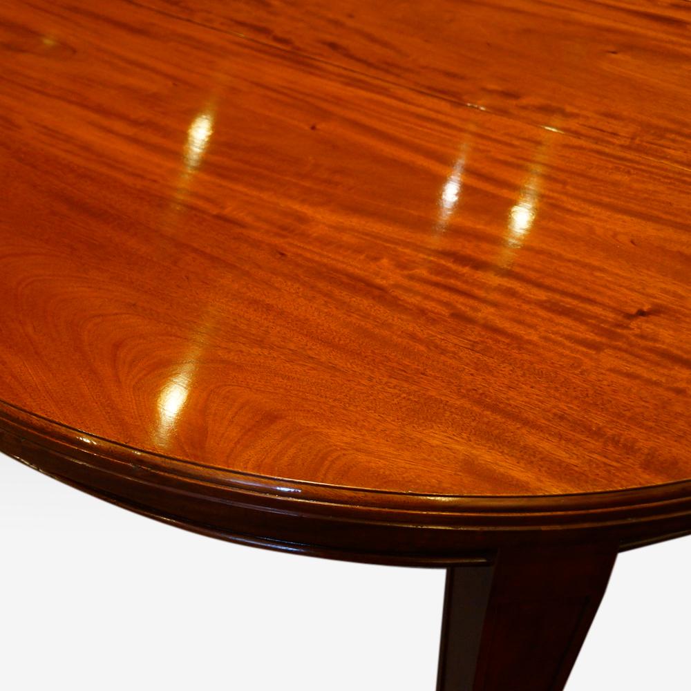English Edwardian circular mahogany dining table