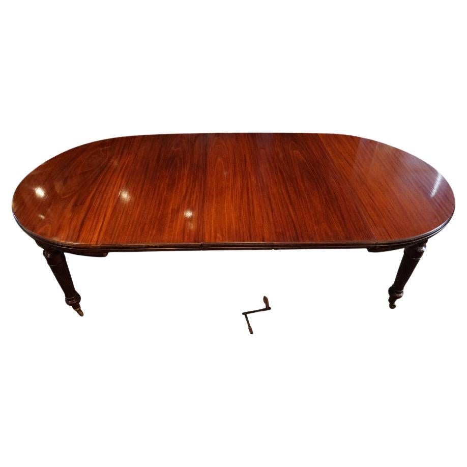 Edwardian circular mahogany extending dining table