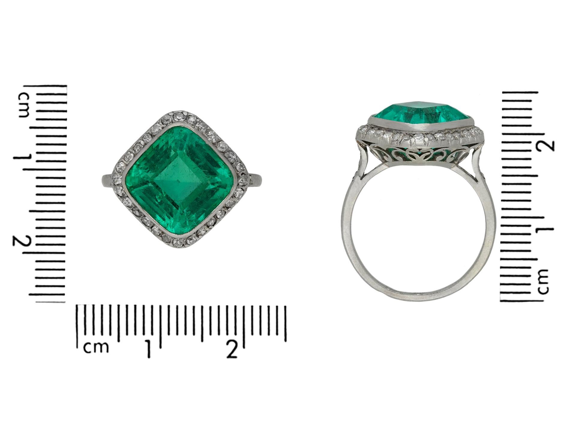 Edwardianischer Smaragd- und Diamantenring mit Krönchen, französisch, um 1910 im Zustand „Gut“ im Angebot in London, GB