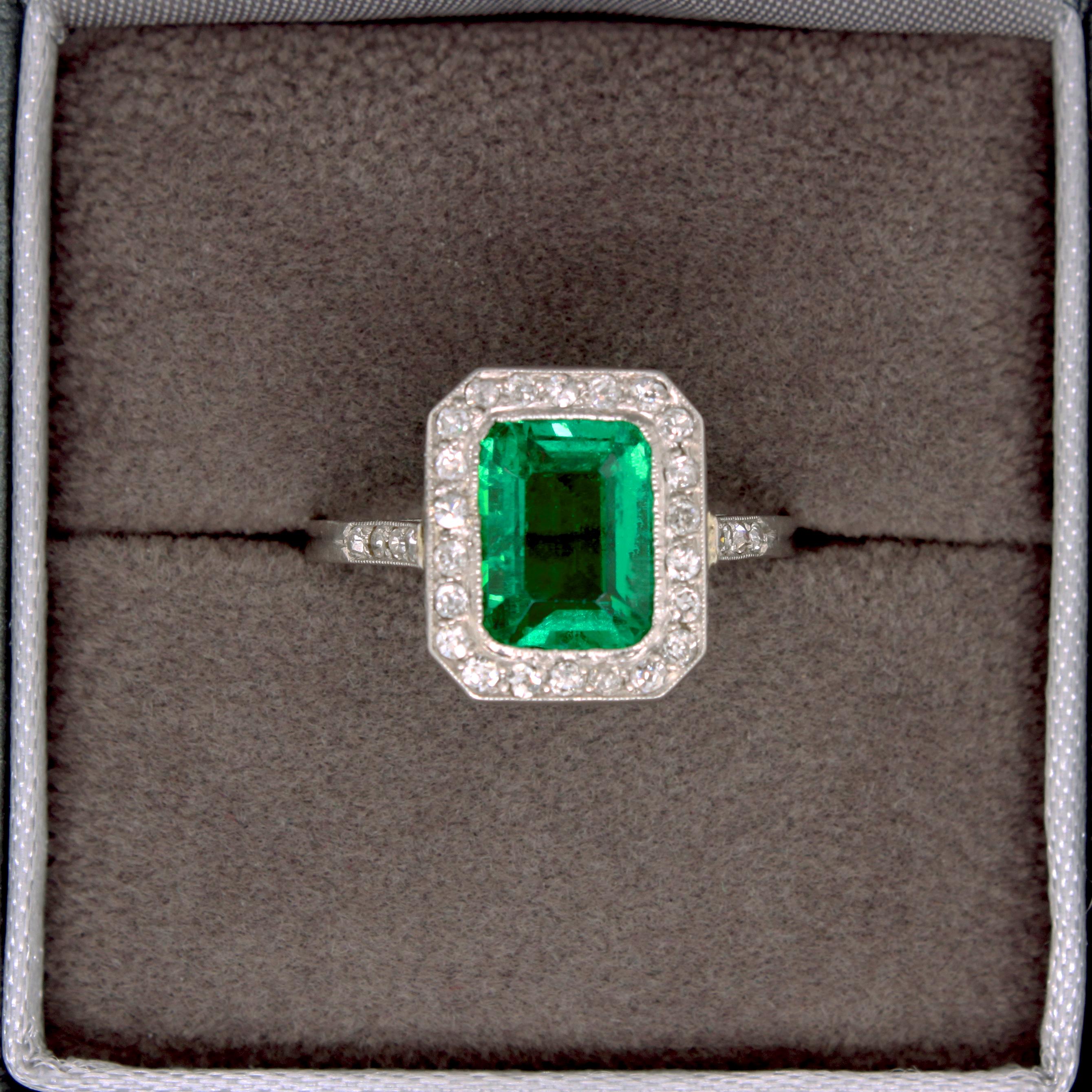 Edwardian Colombian Emerald and Diamond Ring, circa 1910s 4