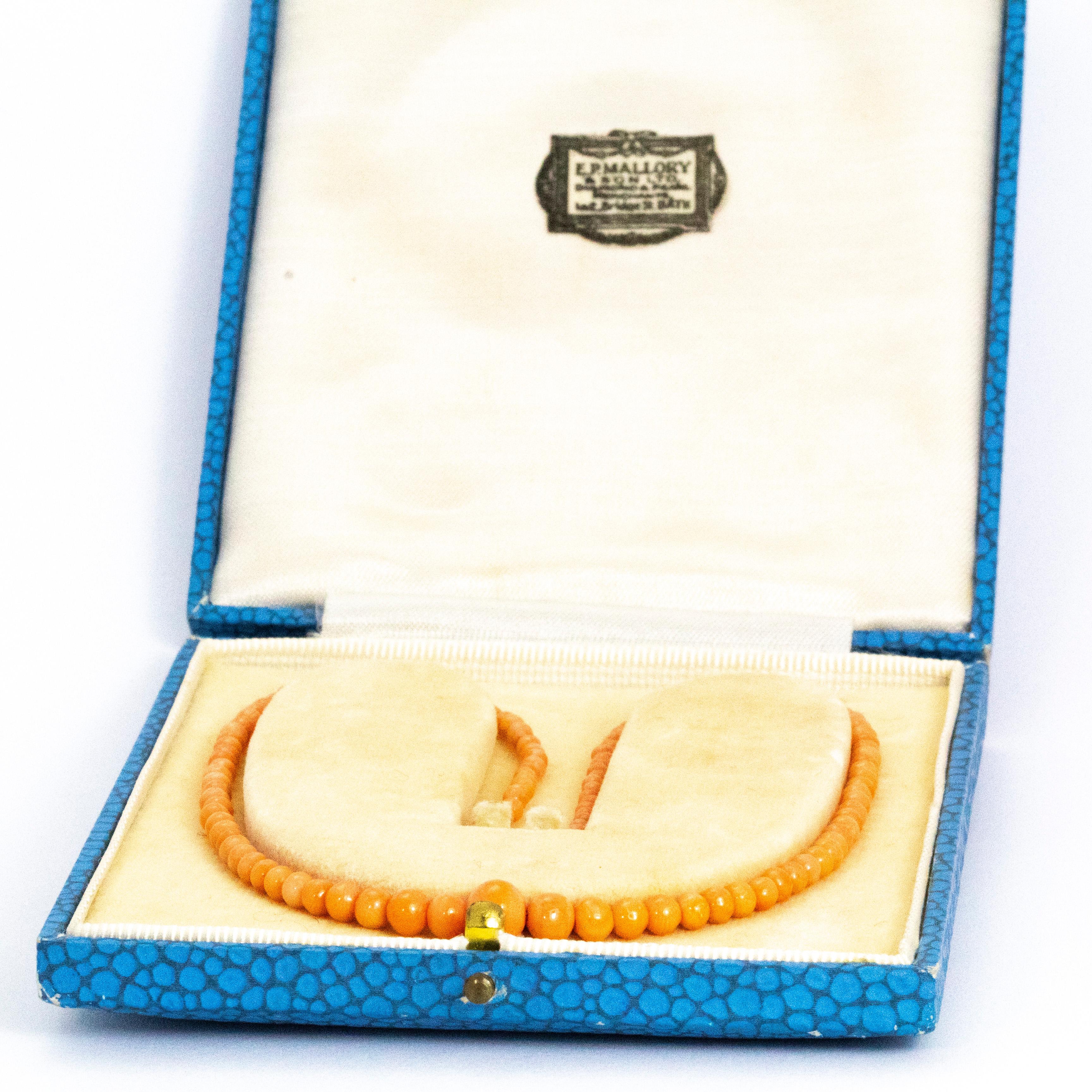 This gorgeous coral beaded necklace is graduated in size as you get to the centre of the length. Made by E.P Mallory of Bath, this necklace comes in its original box and is in wonderful condition. The necklace is fastened by using a barrel