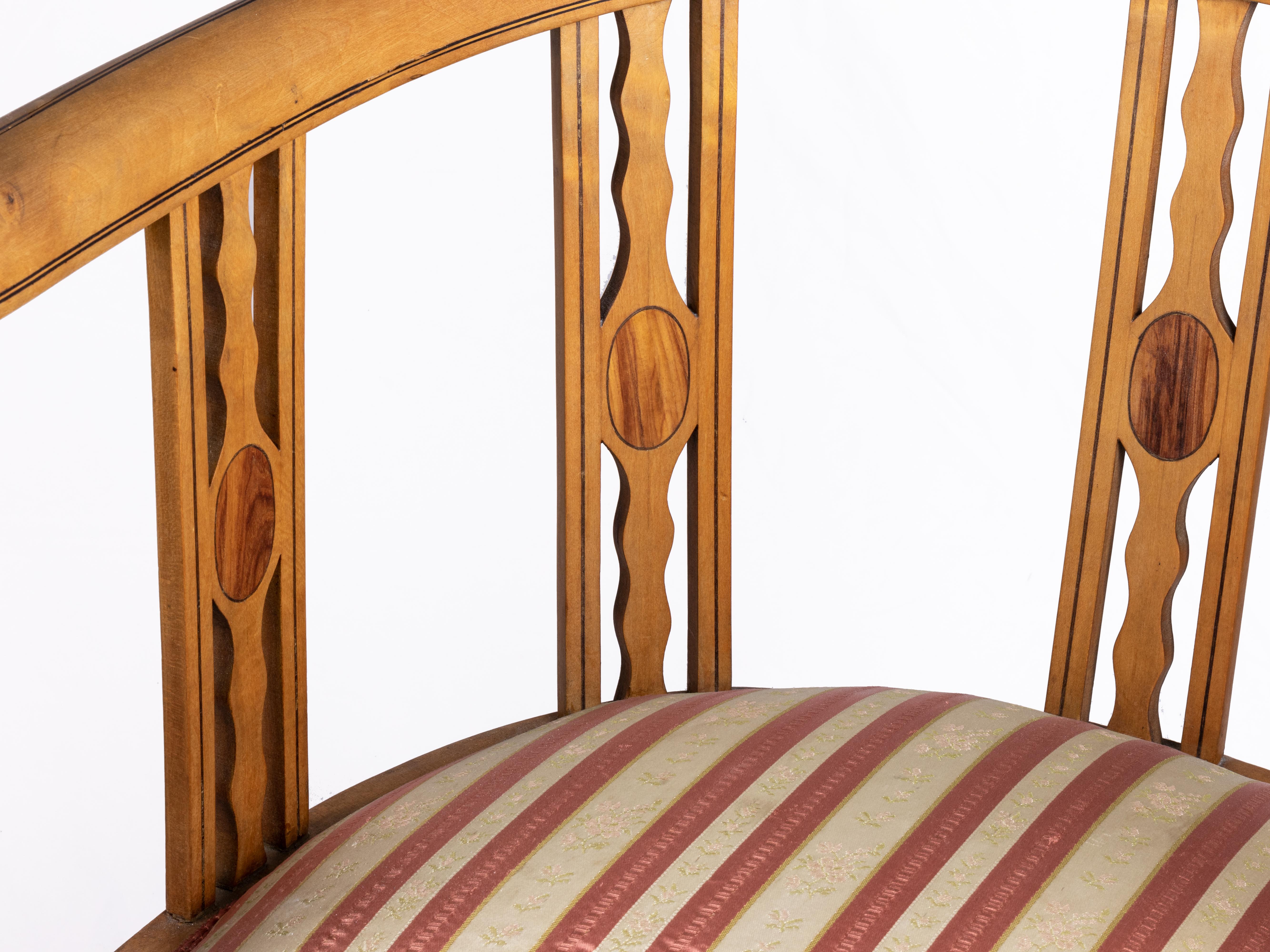 Edwardianischer Ecksessel mit gestreifter Sitzfläche, 1905, 20. (Handgeschnitzt) im Angebot