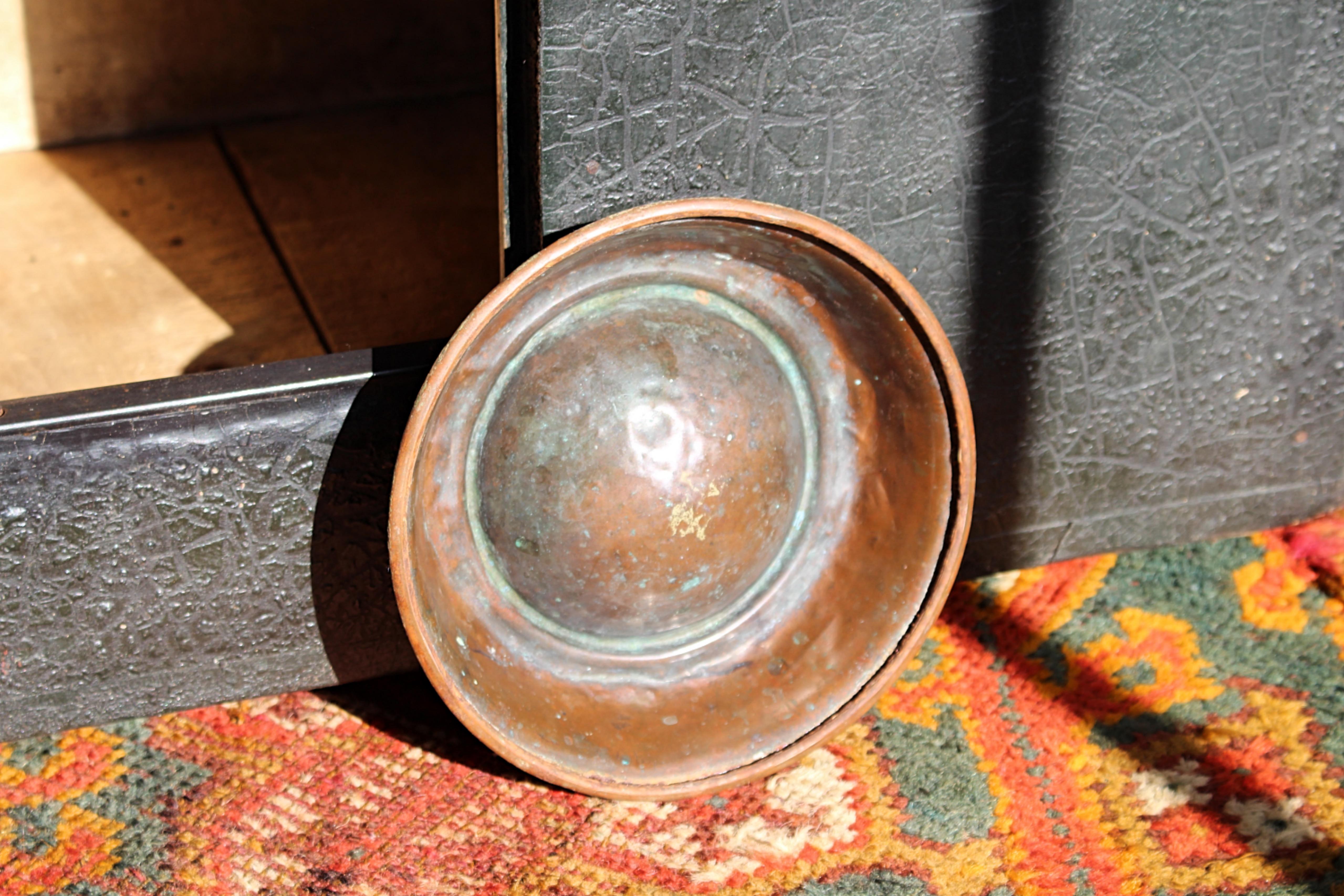 Ciotola per l'acqua per cani in rame Verdigris Edwardian Country House in vendita 1