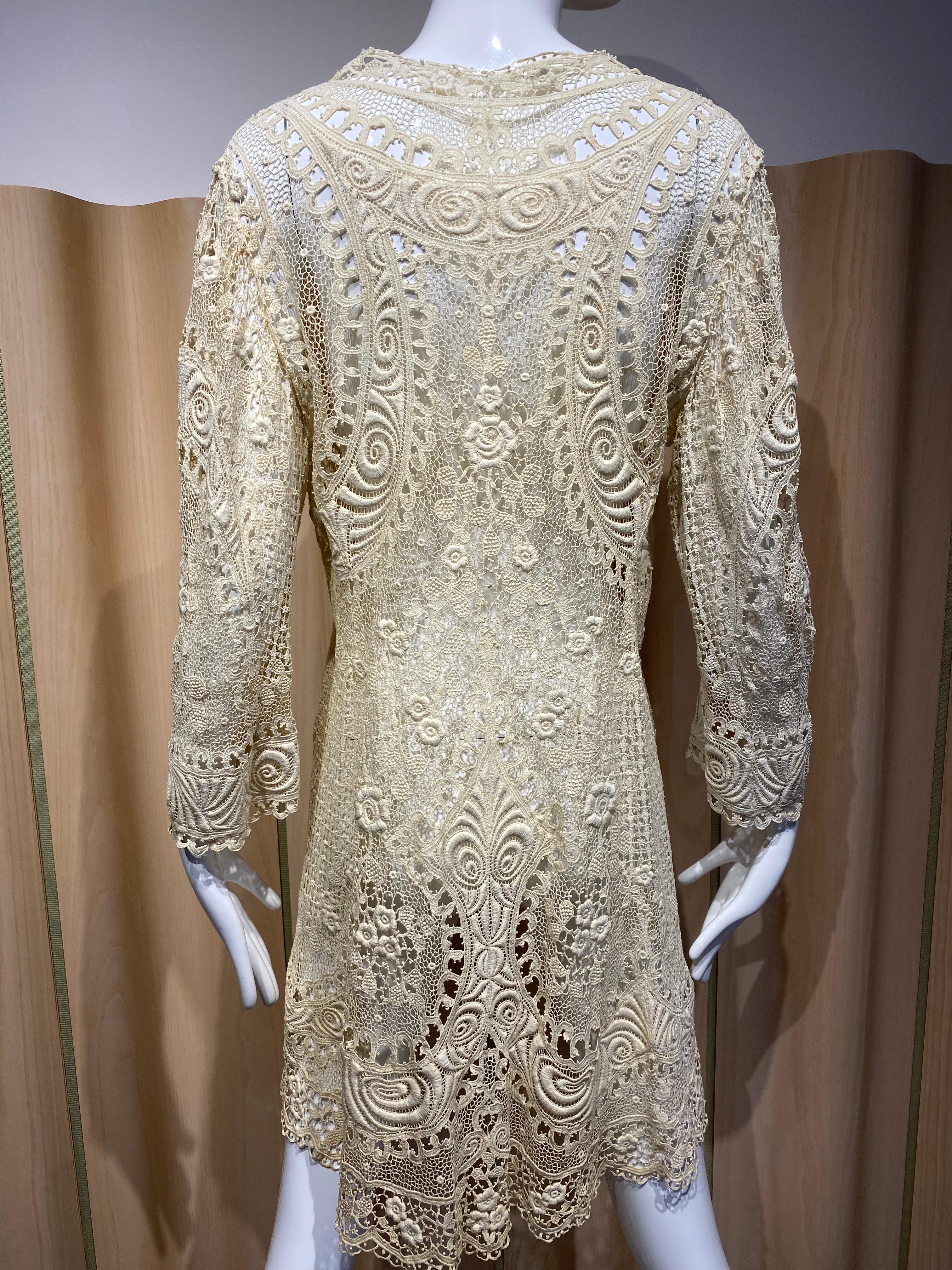 1900s Antique Cream Lace Cardigan Jacket perfect for wedding / bridal.
No fastener. Jacket in Great Condition. Size 2/4/6/8
Fit small to medium