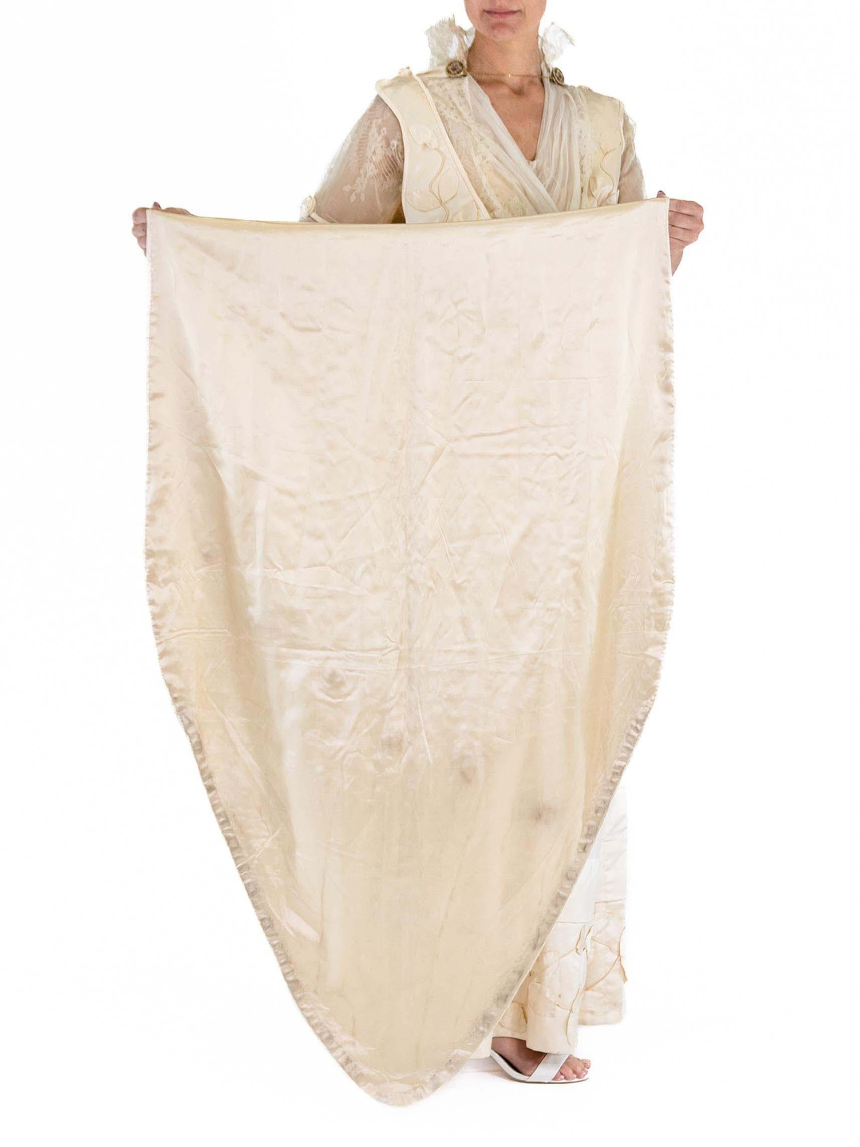 Robe de mariée ou de présentation édouardienne en satin de soie crème et dentelle rare en vente 3