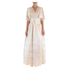 Edwardian Creme Seide Satin & Spitze Seltene Hochzeit oder Präsentation Kleid
