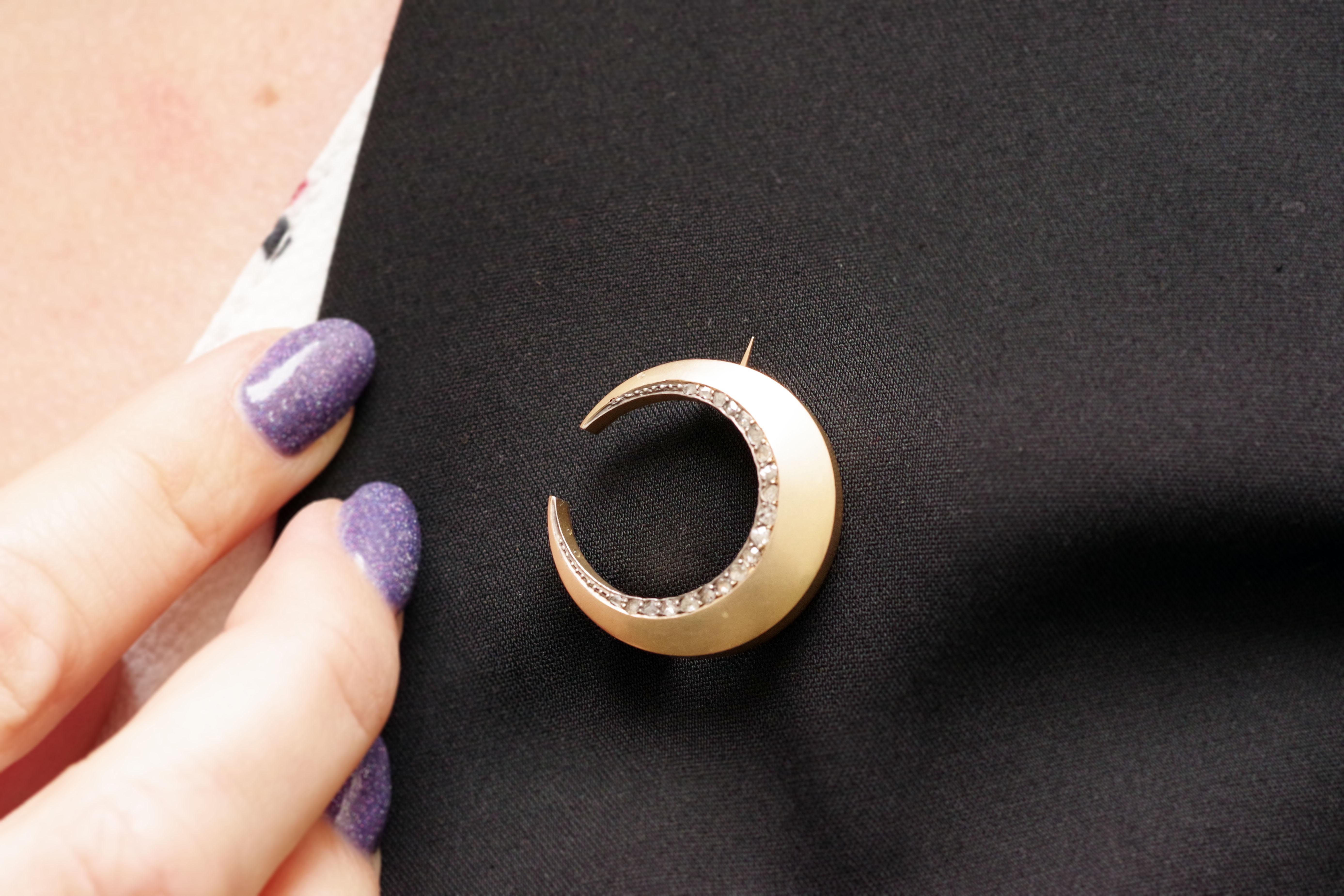 Women's or Men's Edwardian crescent moon brooch in 18k gold with diamonds, art deco brooch For Sale