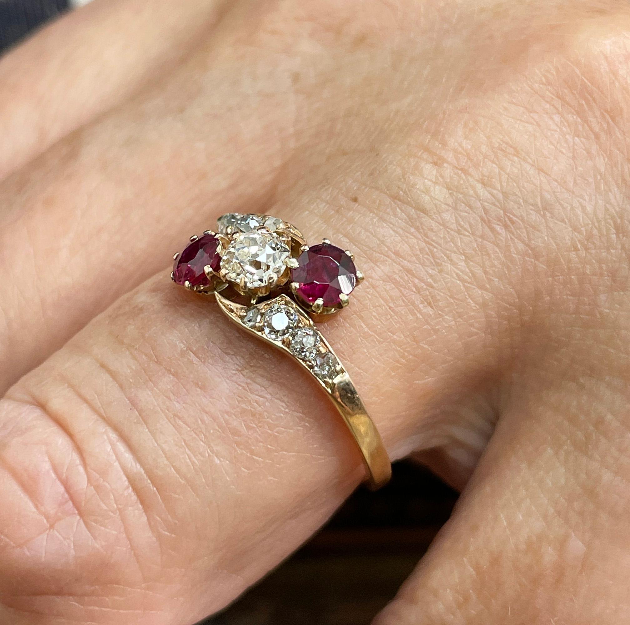 Edwardian Crossover GIA 1.10ct Ruby & Old Mine DIAMOND Three Stone 14K Gold Ring For Sale 5