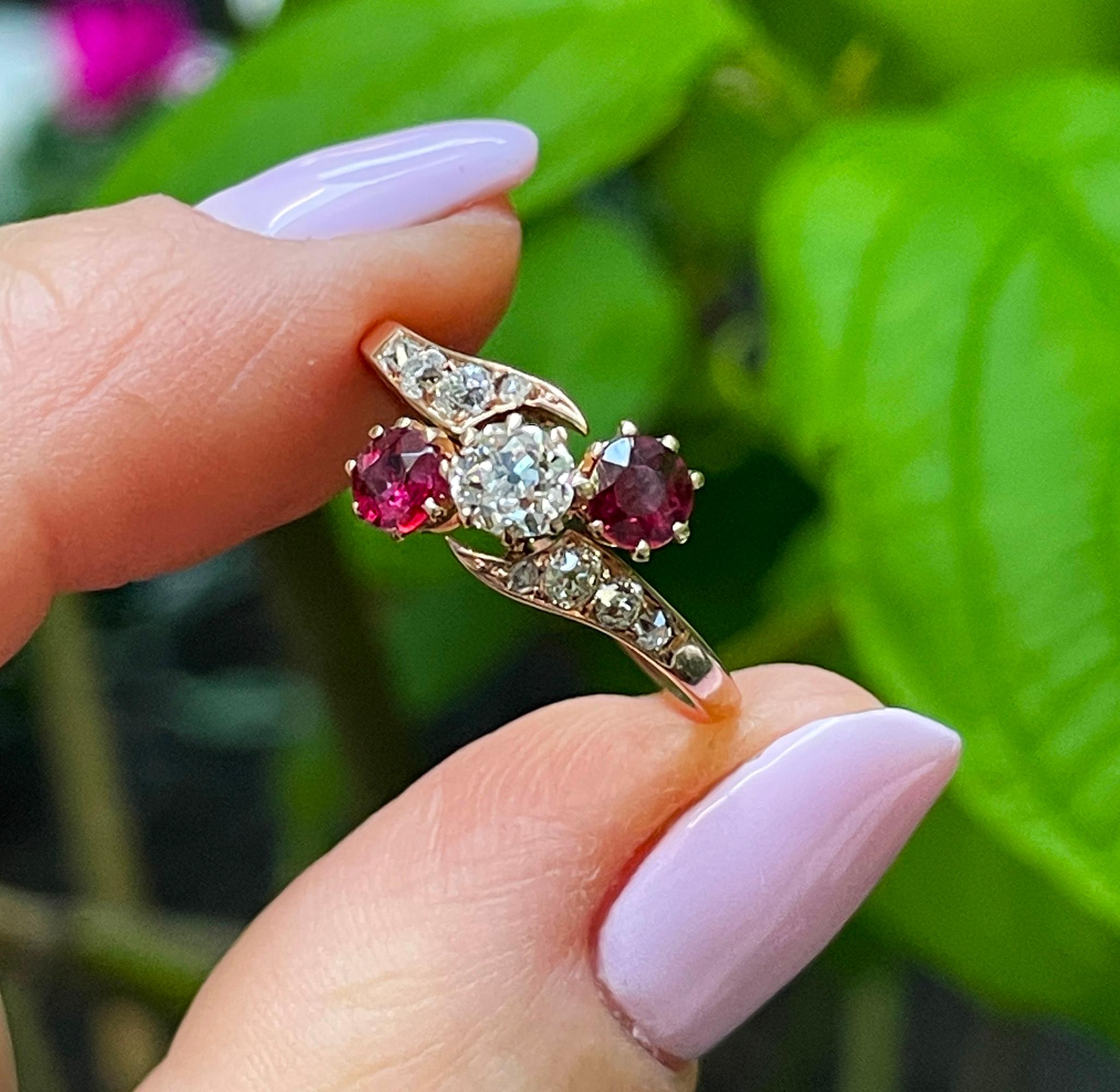 Edwardian Crossover GIA 1.10ct Ruby & Old Mine DIAMOND Three Stone 14K Gold Ring For Sale 14