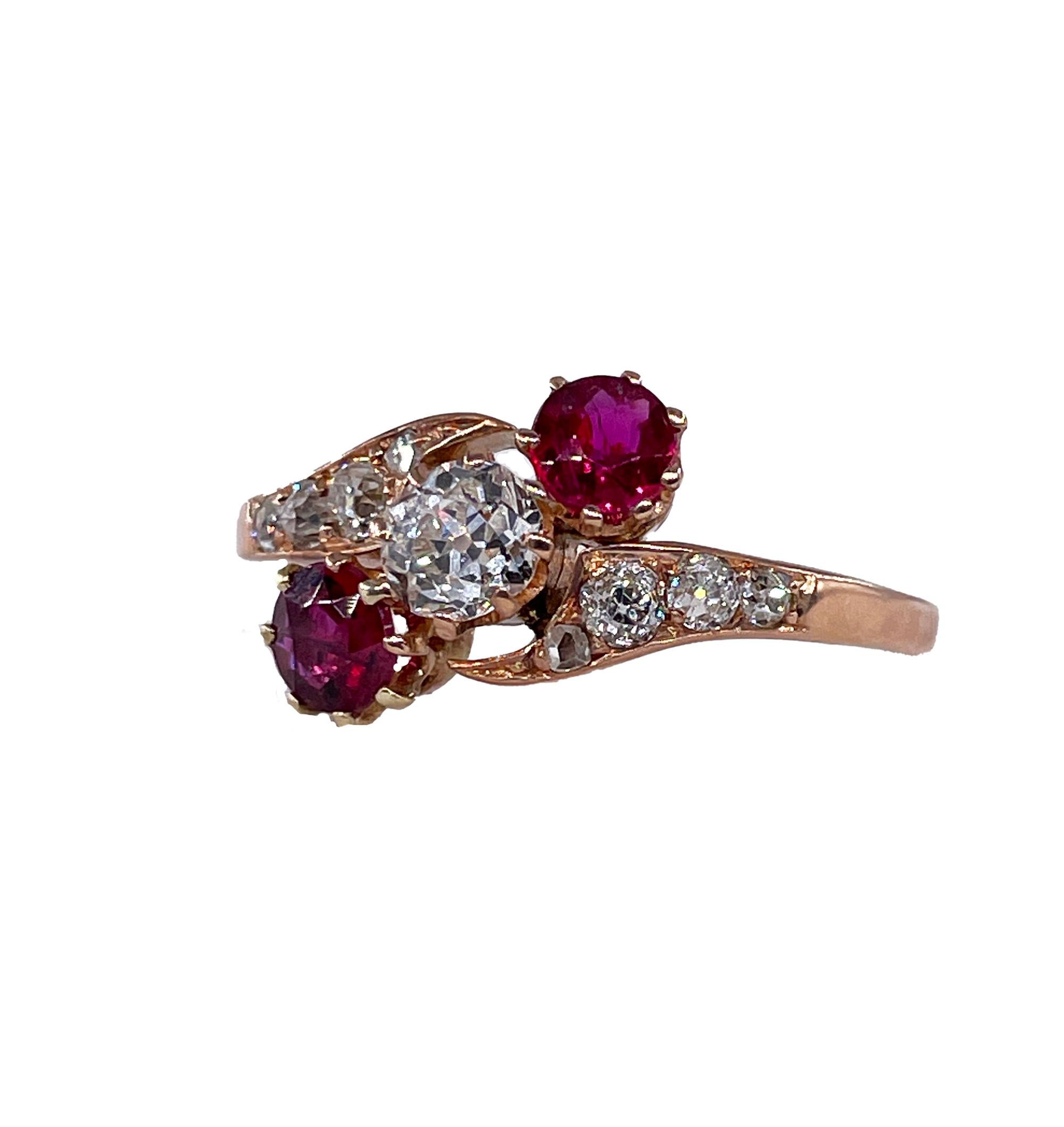 Edwardian Crossover GIA 1.10ct Ruby & Old Mine DIAMOND Three Stone 14K Gold Ring For Sale 1