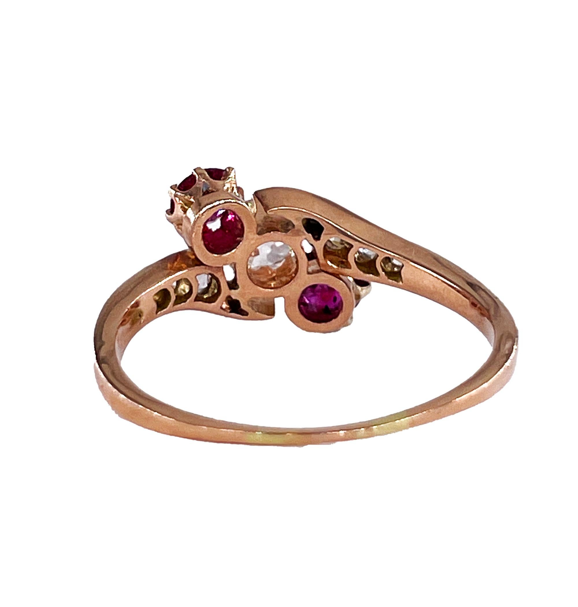 Edwardian Crossover GIA 1.10ct Ruby & Old Mine DIAMOND Three Stone 14K Gold Ring For Sale 3