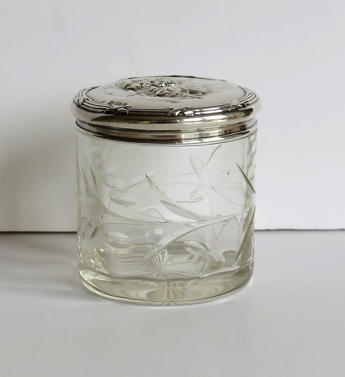 glass containers with silver lids