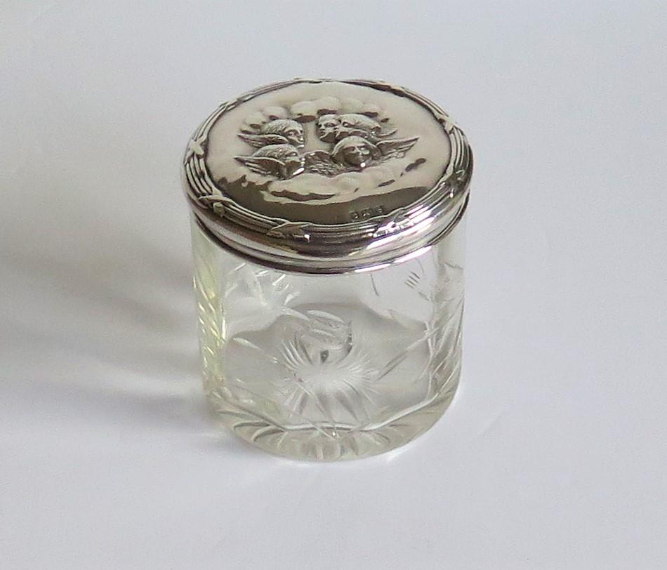 Edwardian Crystal Glass Jar with Art Nouveau Sterling Silver Lid Birmingham 1904 In Good Condition In Lincoln, Lincolnshire