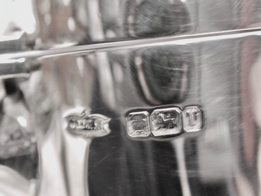Jarra eduardiana de cristal tallado con tapa y asa de plata, 1903 James Dixon & Sons en Bueno estado para la venta en London, GB