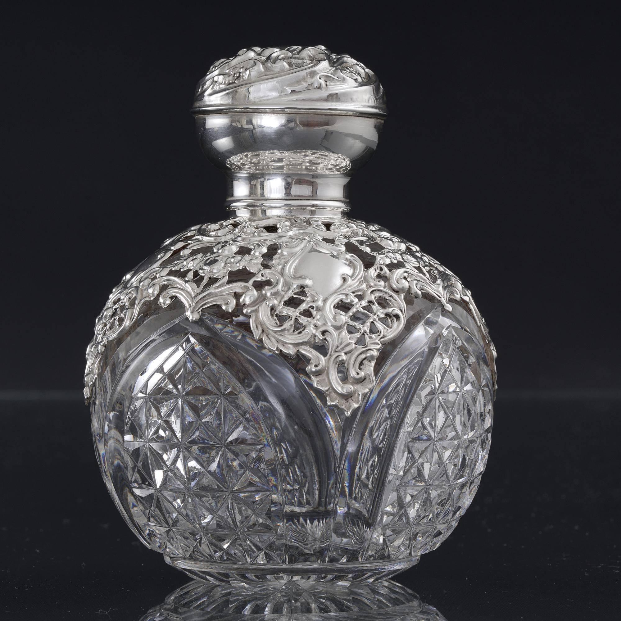 British Edwardian cut glass & silver perfume bottle For Sale