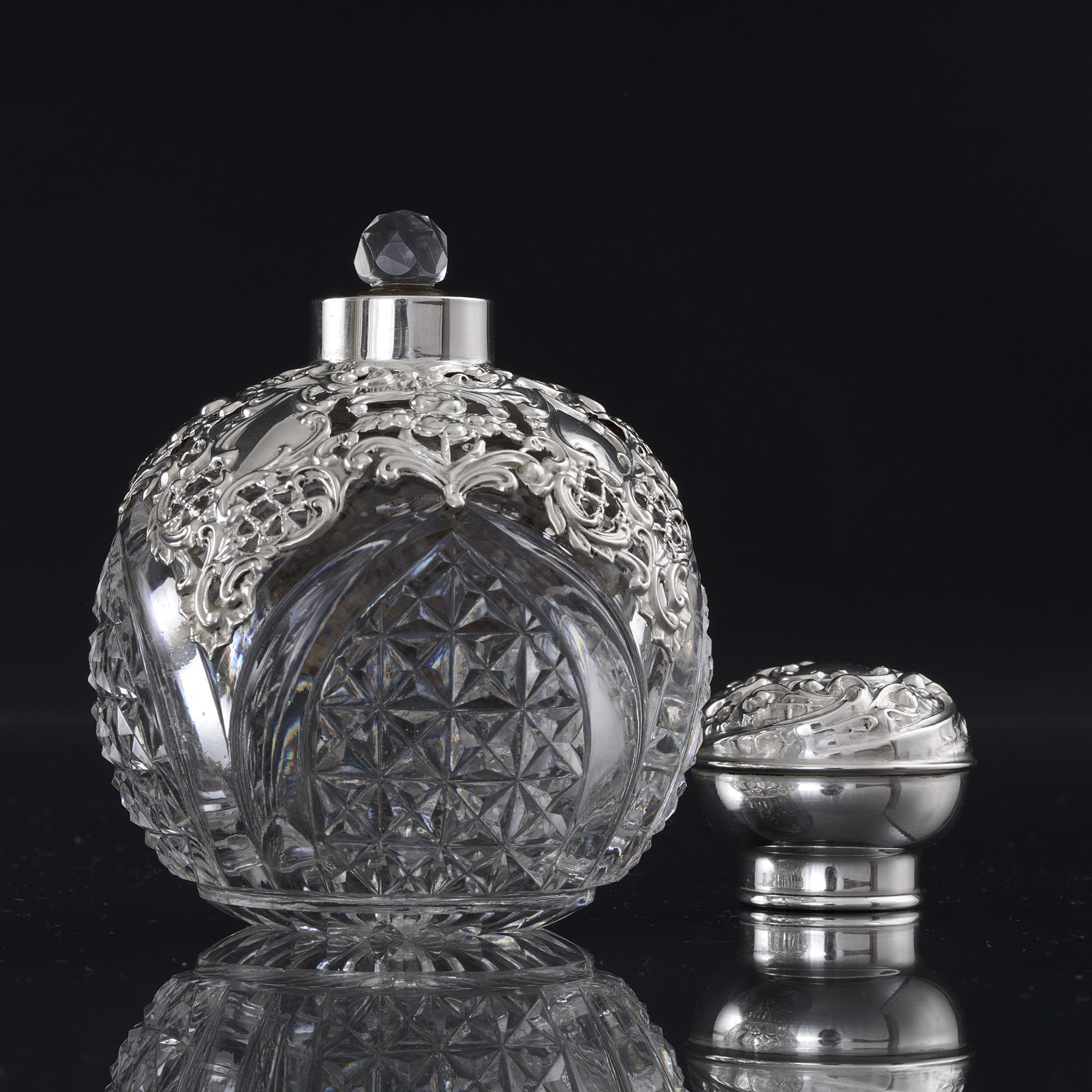 Edwardianischer Parfümflakon aus geschliffenem Glas und Silber im Angebot 2