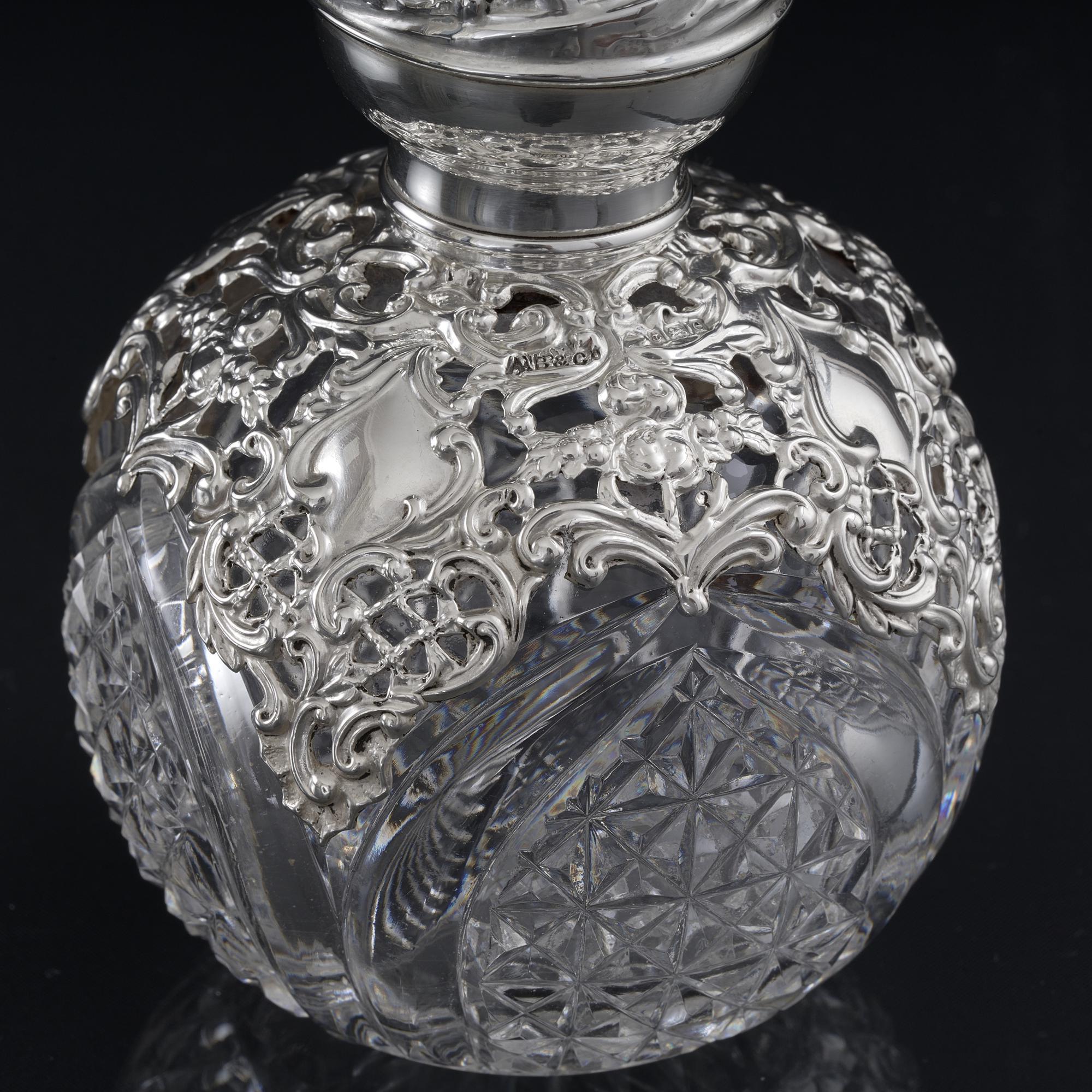 Edwardianischer Parfümflakon aus geschliffenem Glas und Silber im Angebot 3