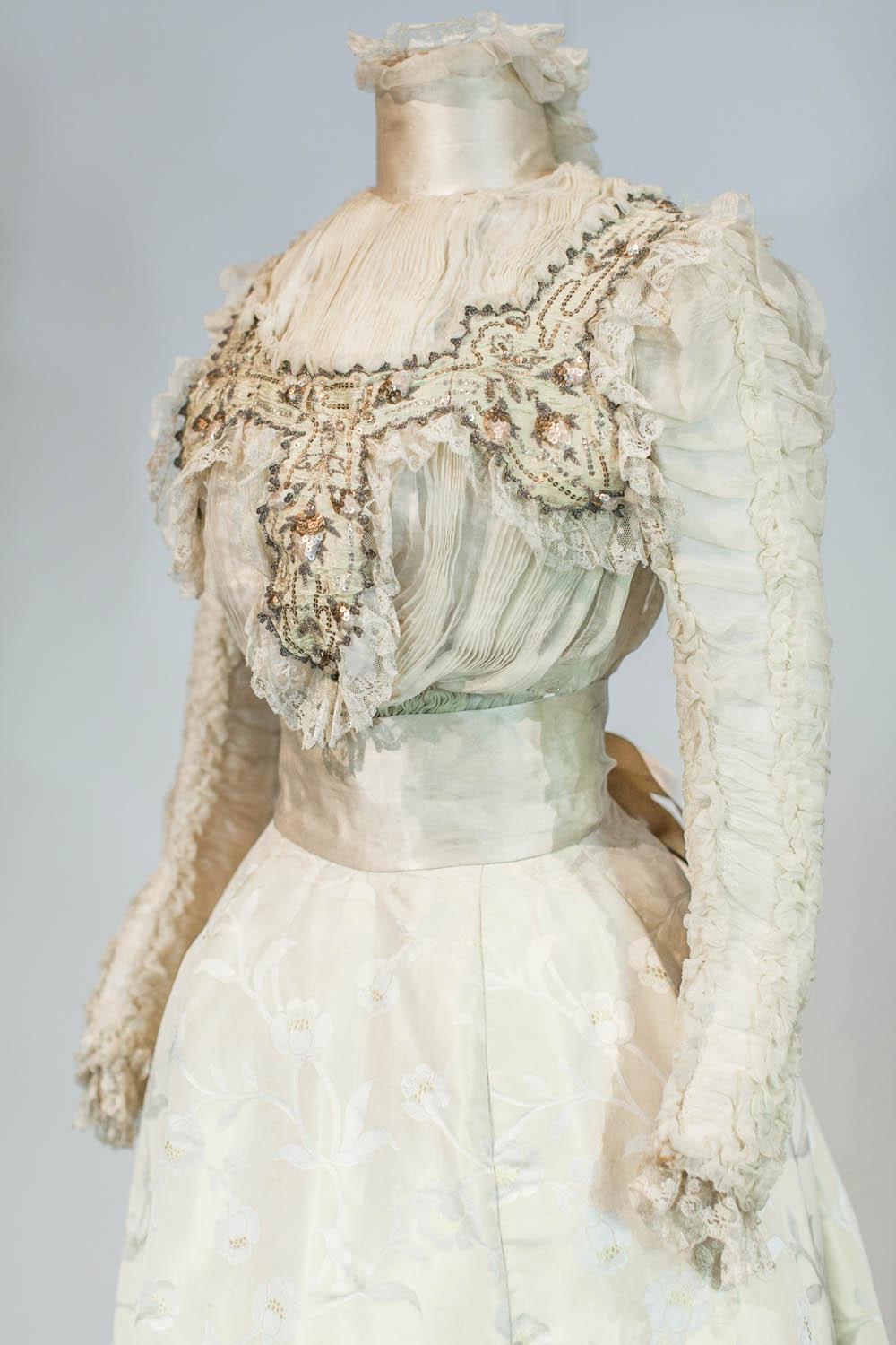 Beige Edwardian Damask and Chiffon Silk Ceremony French Labelled Gown Circa 1900
