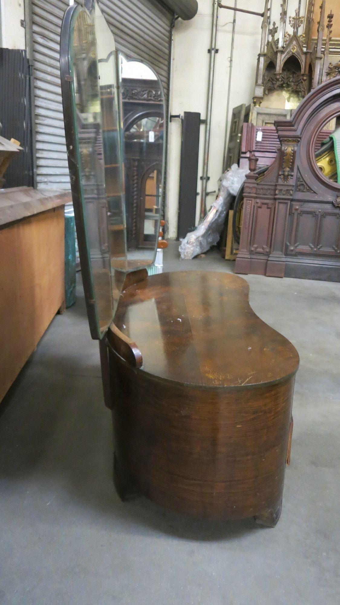 antique trifold vanity why without middle