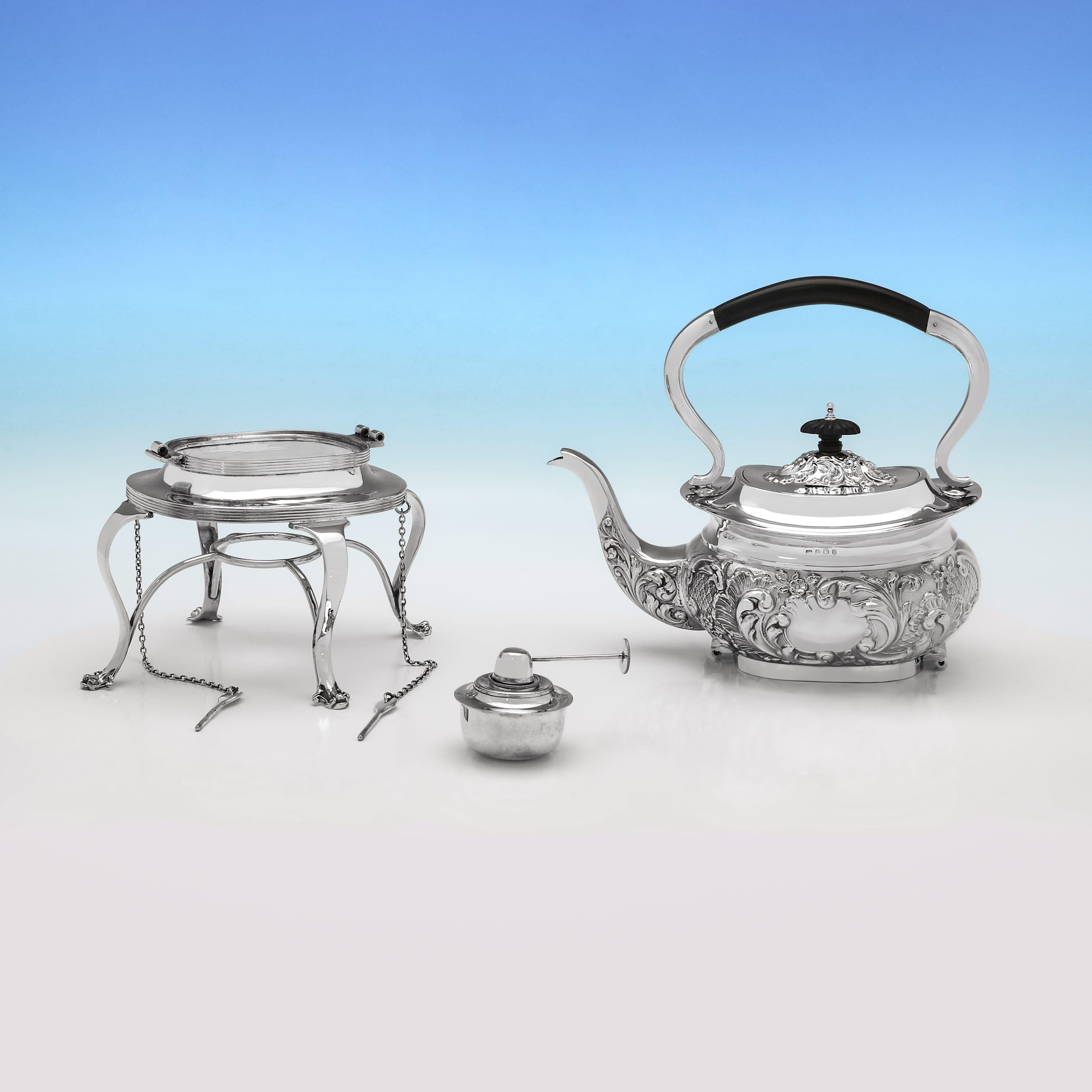 Tetera decorativa eduardiana de plata de ley sobre soporte fabricada en Birmingham en 1908 Eduardiano en venta