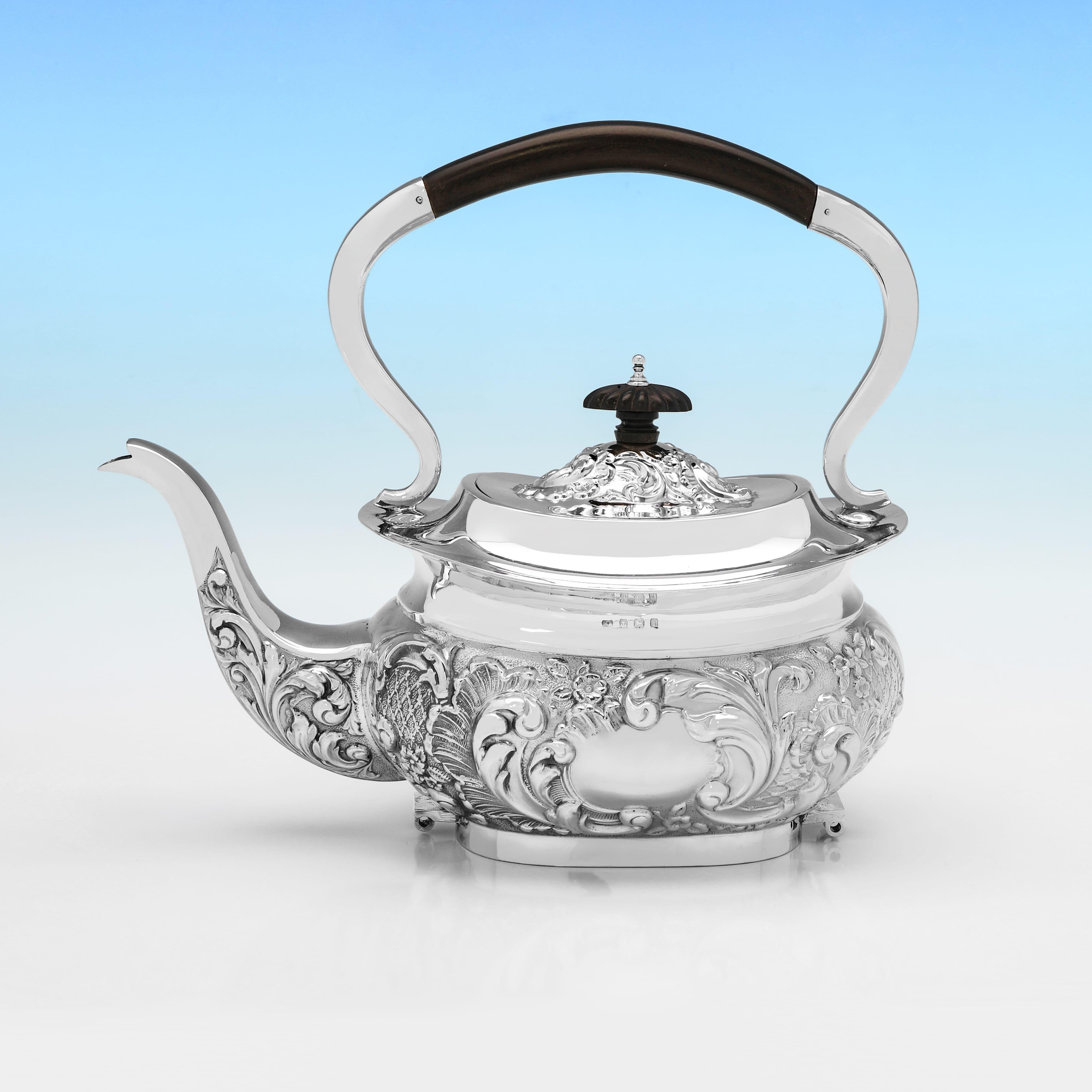 Tetera decorativa eduardiana de plata de ley sobre soporte fabricada en Birmingham en 1908 Inglés en venta
