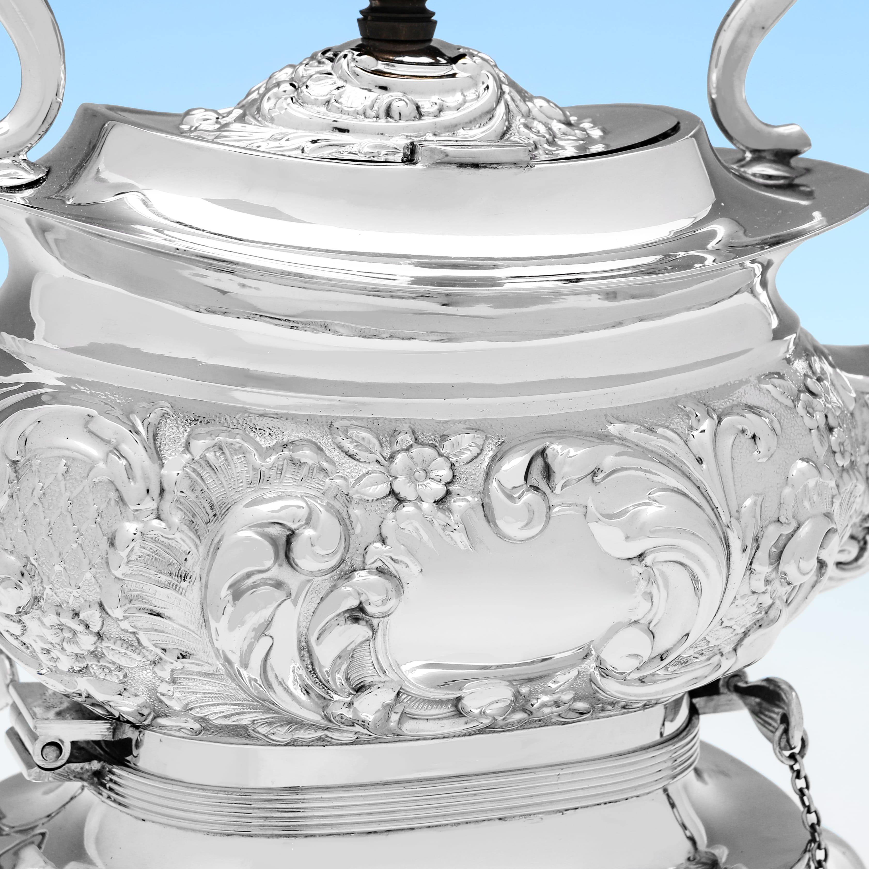 Tetera decorativa eduardiana de plata de ley sobre soporte fabricada en Birmingham en 1908 principios del siglo XX en venta