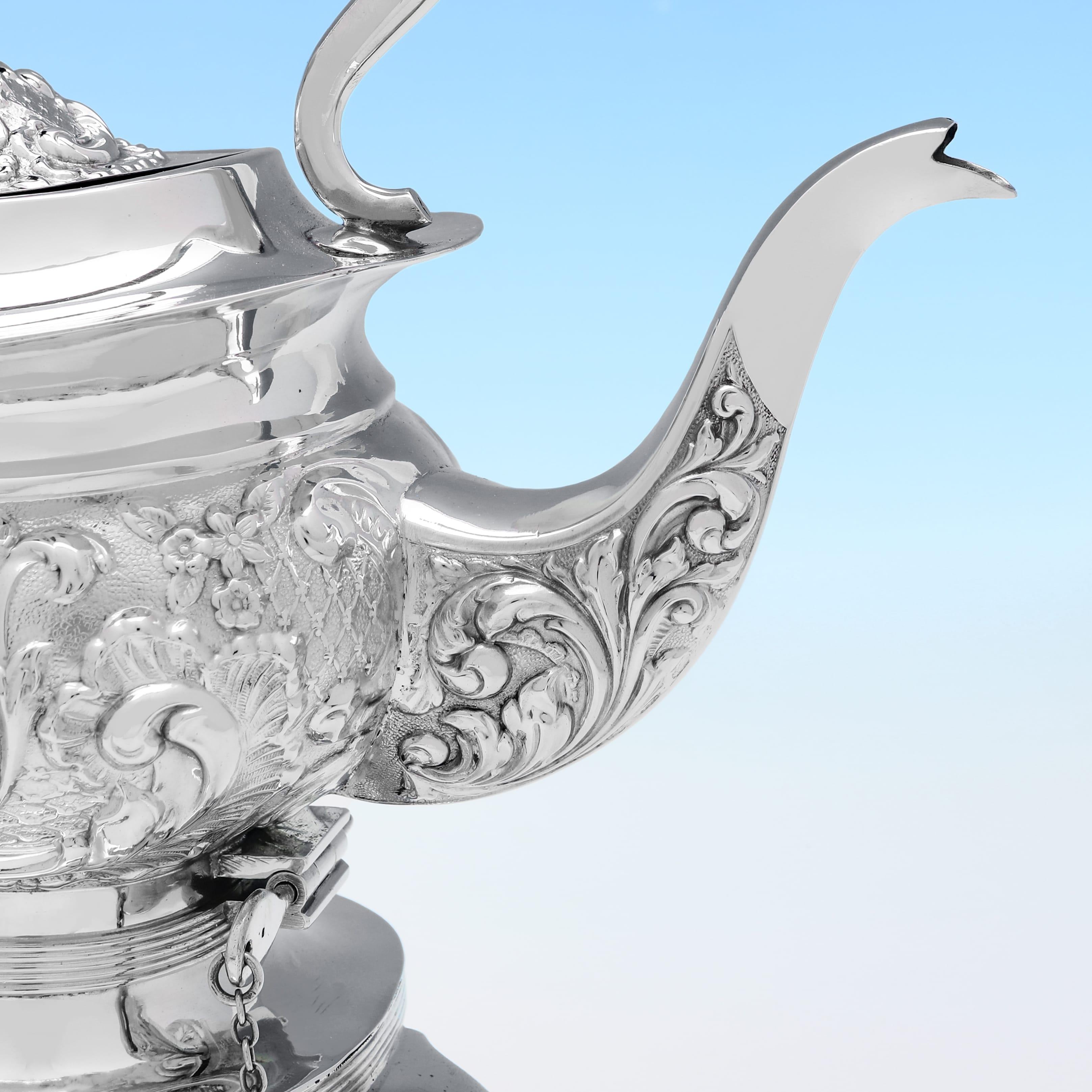 Tetera decorativa eduardiana de plata de ley sobre soporte fabricada en Birmingham en 1908 Plata esterlina en venta