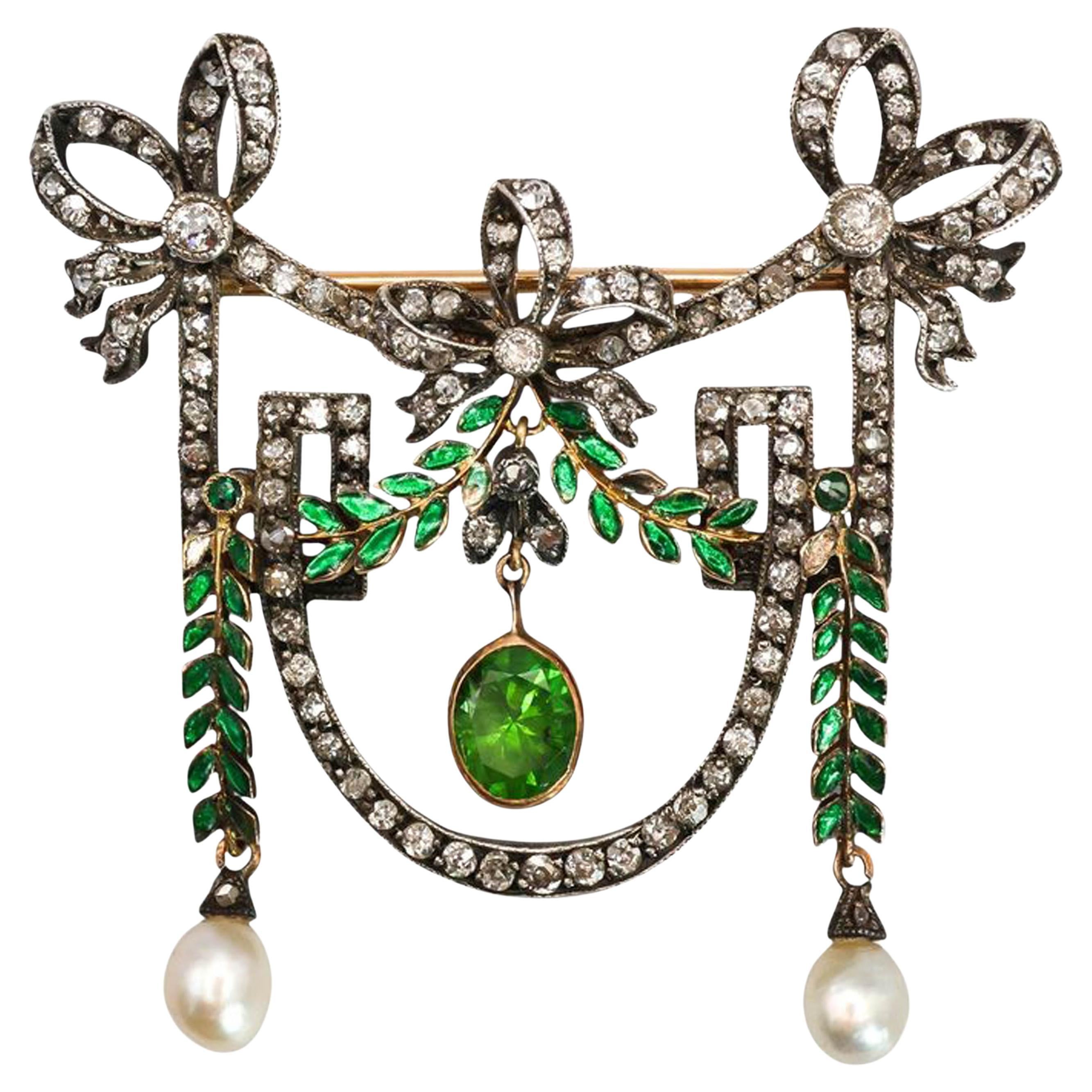 Broche édouardienne en grenat démantoïde, perle, diamant et argent sur or, Circa 1905
