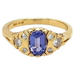 Anillo de tanzanita y diamantes de diseño eduardiano en oro amarillo de 18 quilates