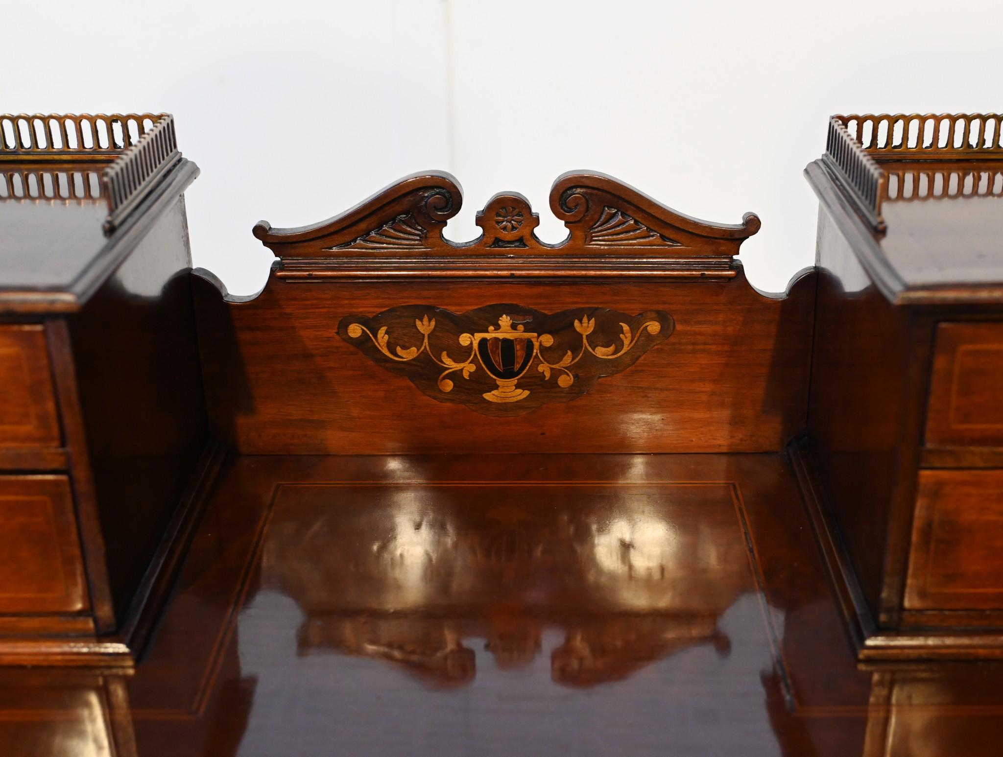 Edwardianischer Schreibtisch für Damen aus Mahagoni, 1900 im Angebot 3