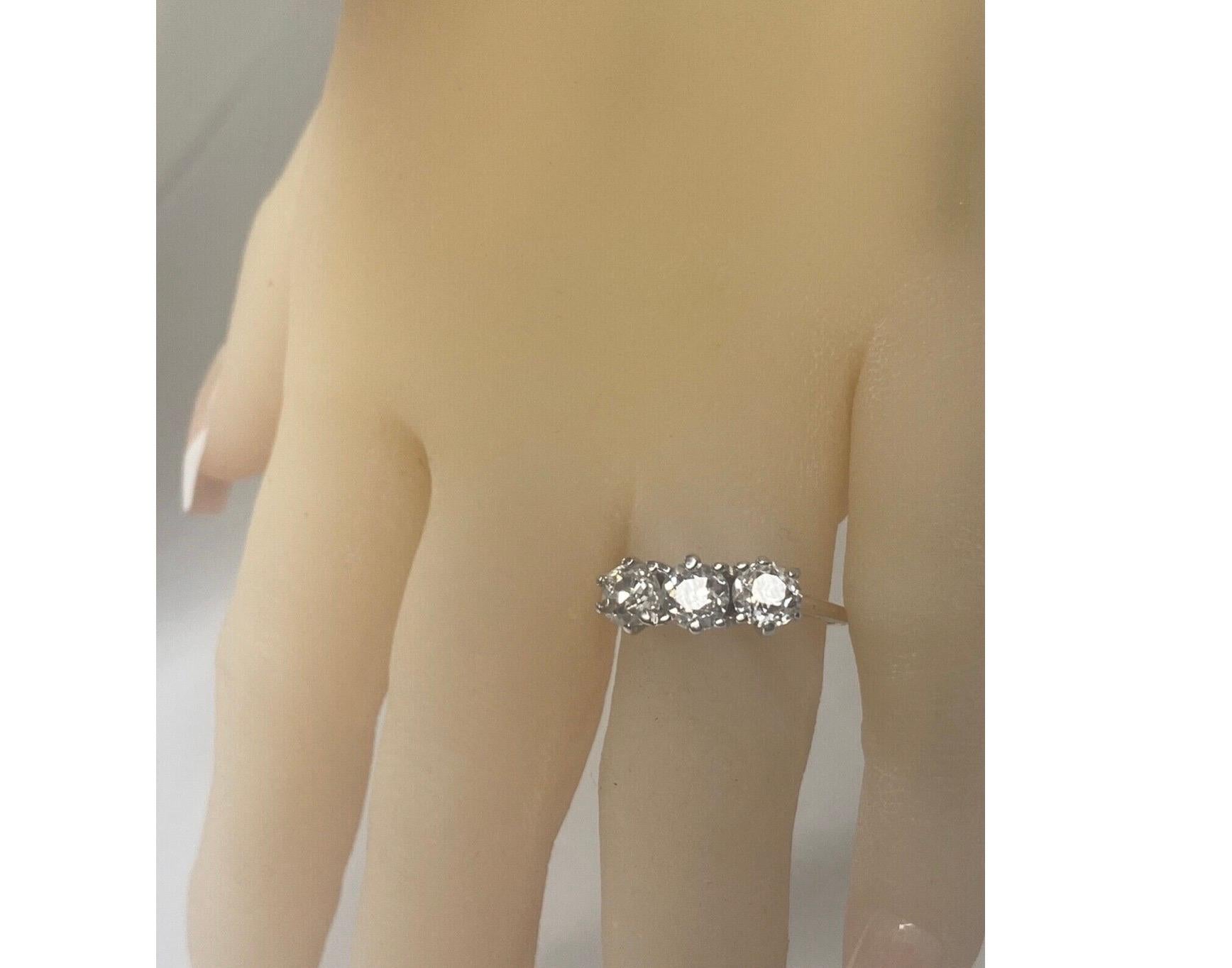 Edwardian Diamond 1.50 Carat Three-Stone Ring For Sale 1