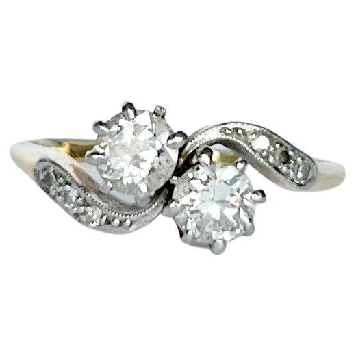 Cross Over-Ring, Edwardianischer Diamant, 18 Karat Gold und Platin im Angebot