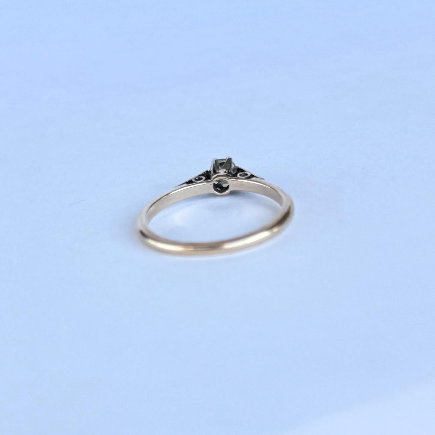 Edwardian Diamond 18 Carat Gold and Platinum Solitaire Ring In Good Condition For Sale In Chipping Campden, GB
