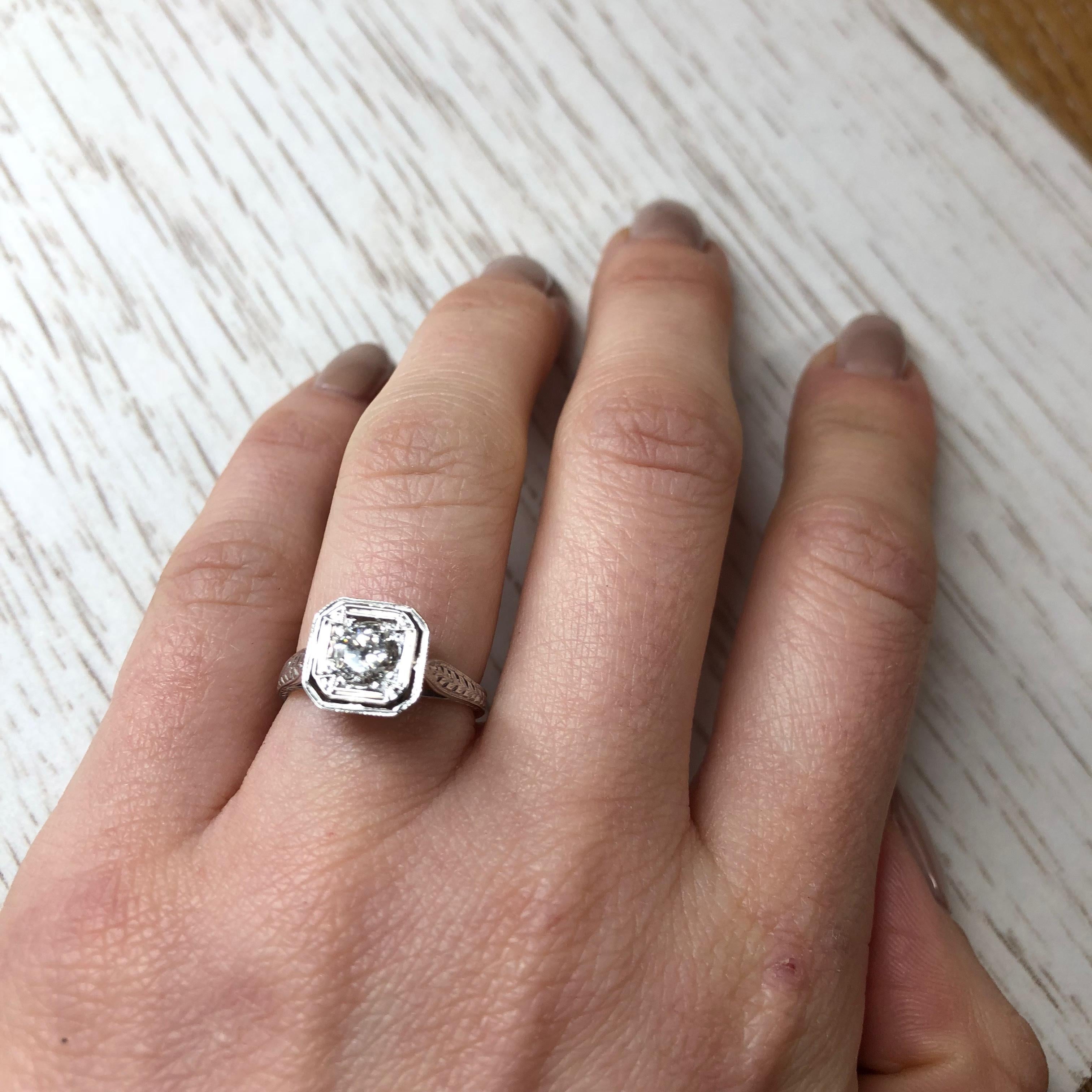 Edwardian Diamond and 18 Carat White Gold Solitaire Ring In Good Condition In Chipping Campden, GB