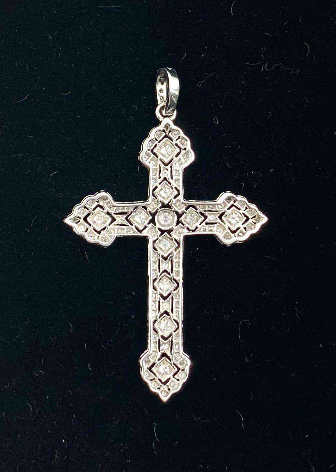 Antique Edwardian Diamond 18K White Gold Fine Reticulated Cross In Good Condition For Sale In New York, NY