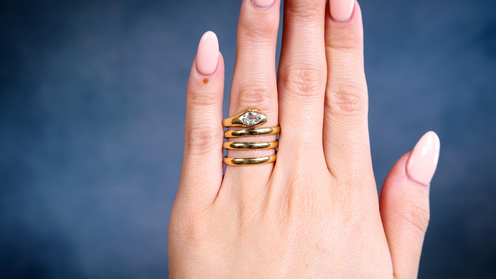 Edwardianischer Diamant 18k Gelbgold Schlange Wrap Ring (Tropfenschliff) im Angebot