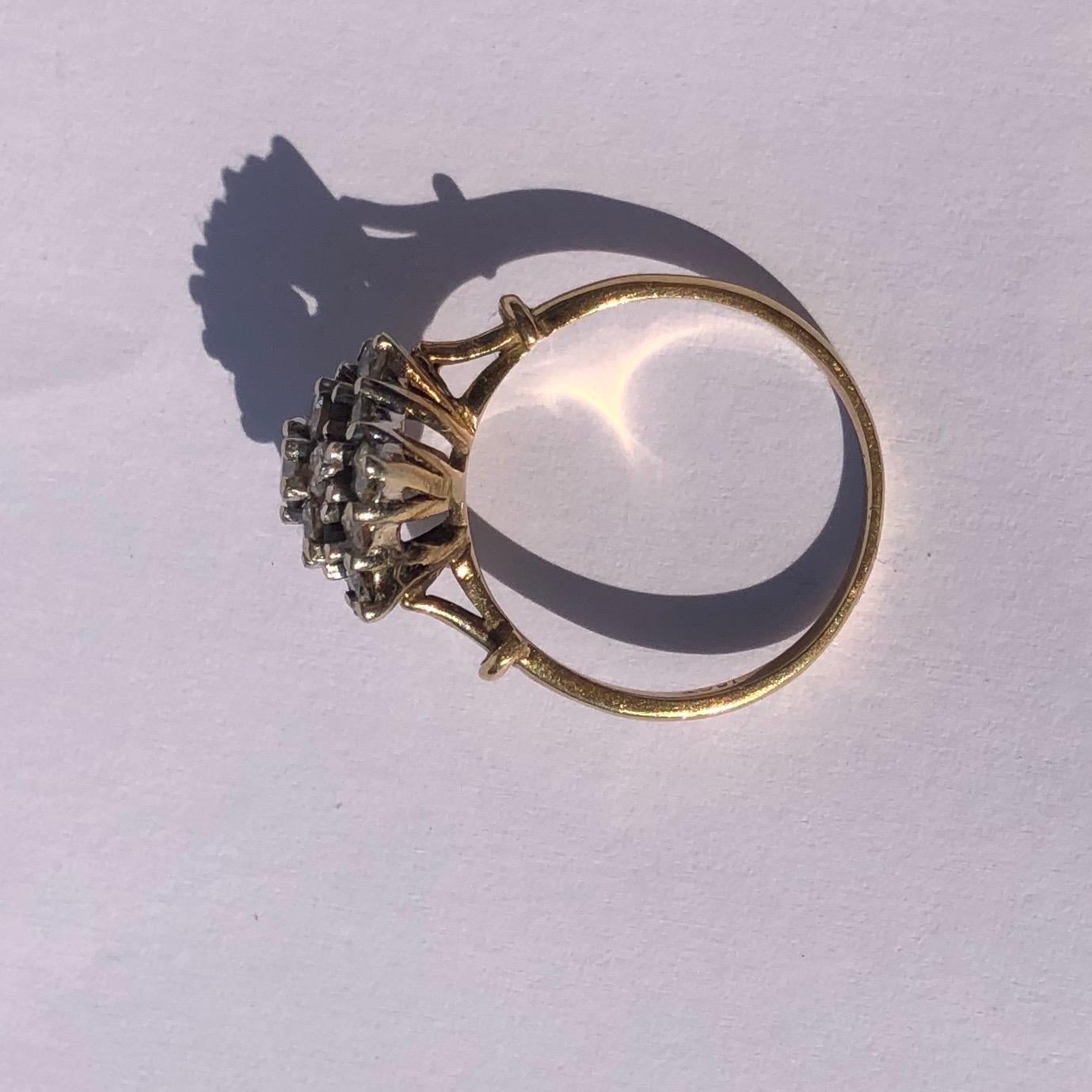 Edwardianischer Diamant- und 18 Karat Gold-Cluster-Ring im Zustand „Gut“ im Angebot in Chipping Campden, GB
