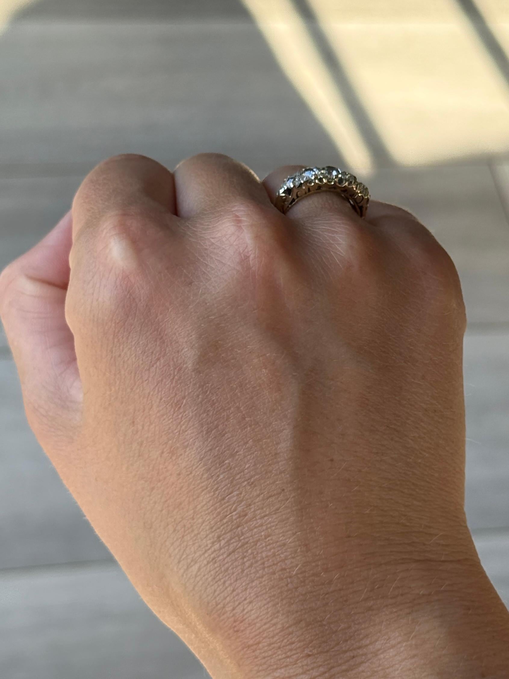 Edoardiano Anello edoardiano con diamante e oro 18 carati a cinque pietre in vendita