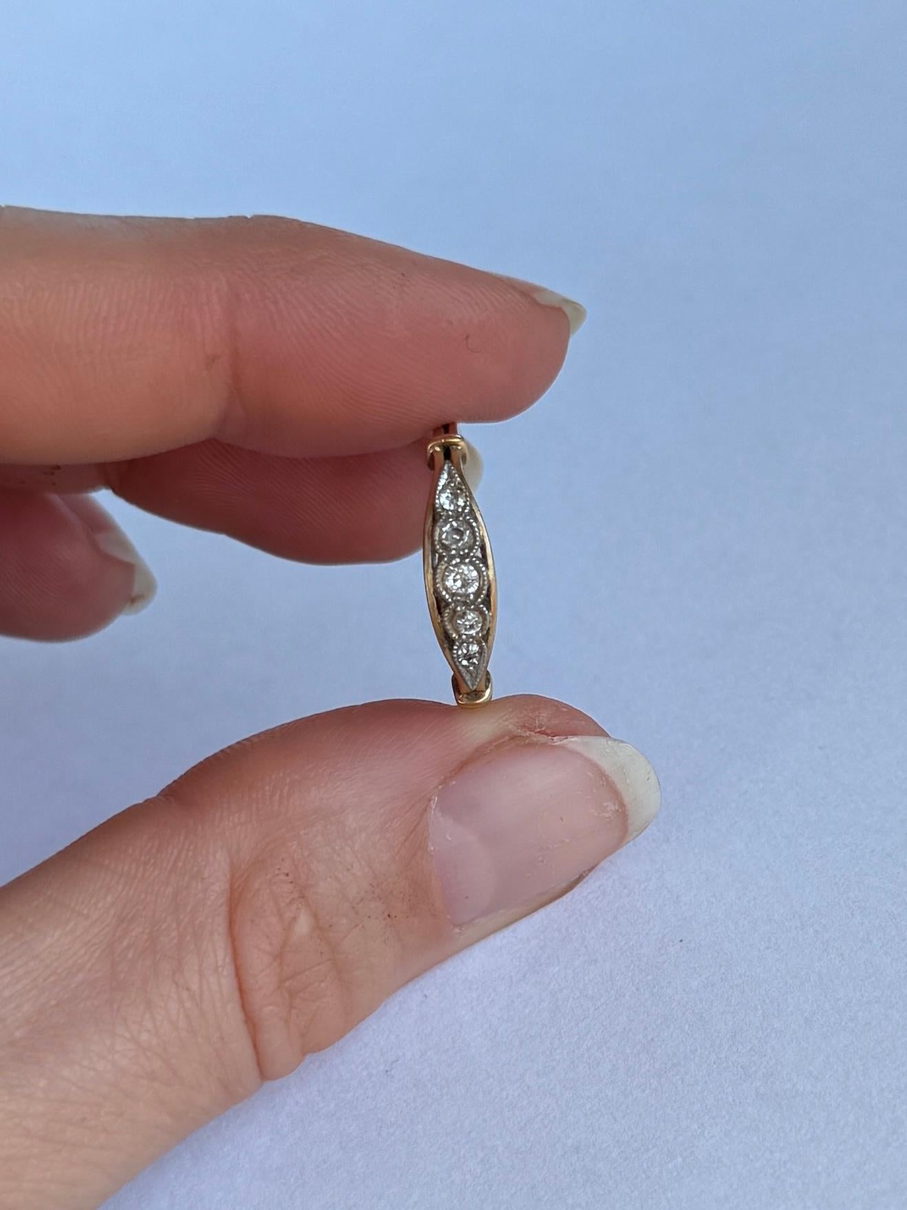 Edwardian Diamond and 18 Carat Gold Five-Stone Band Ring In Good Condition In Chipping Campden, GB