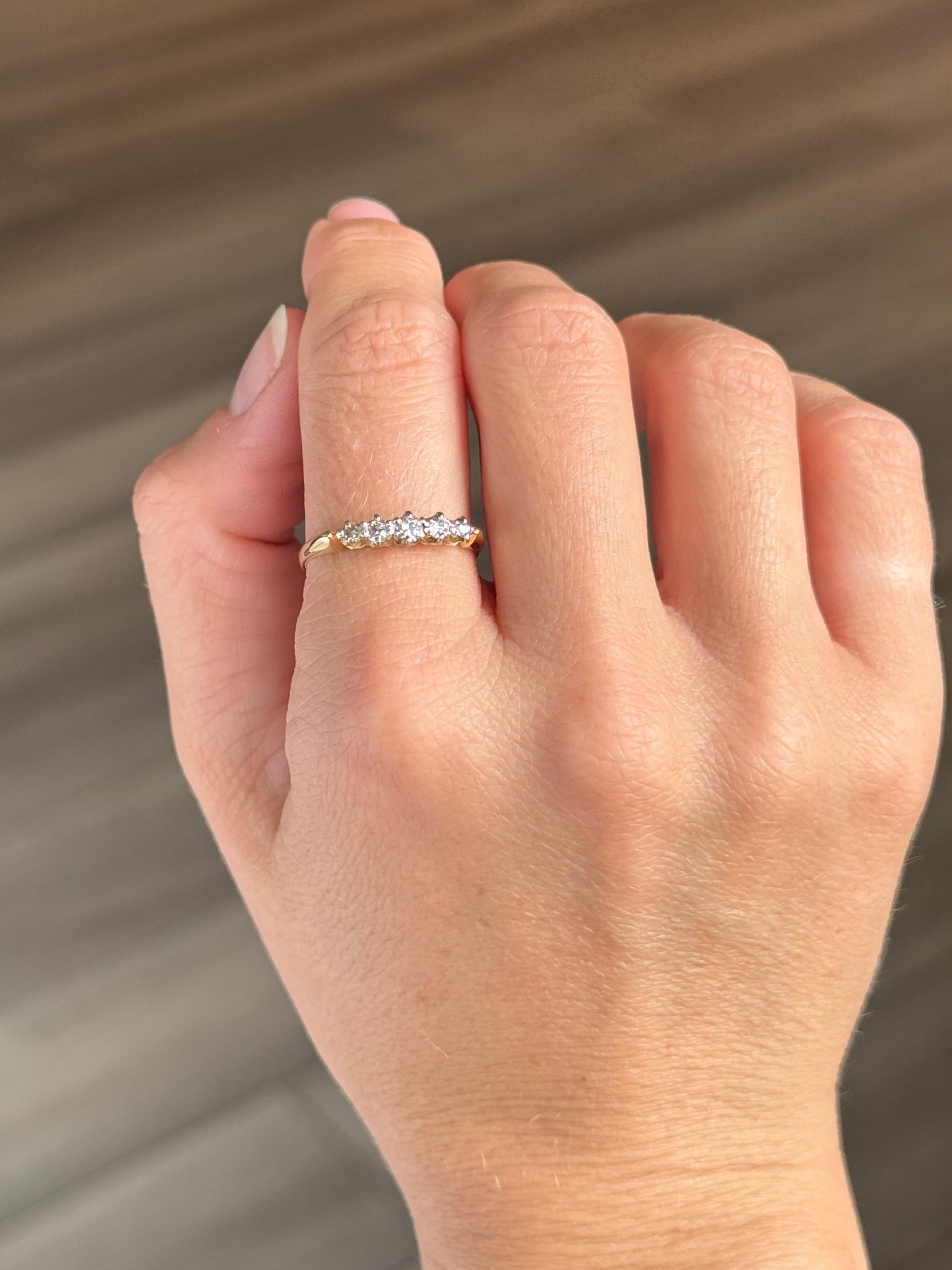 Women's or Men's Edwardian Diamond and 18 Carat Gold Five-Stone Band Ring For Sale