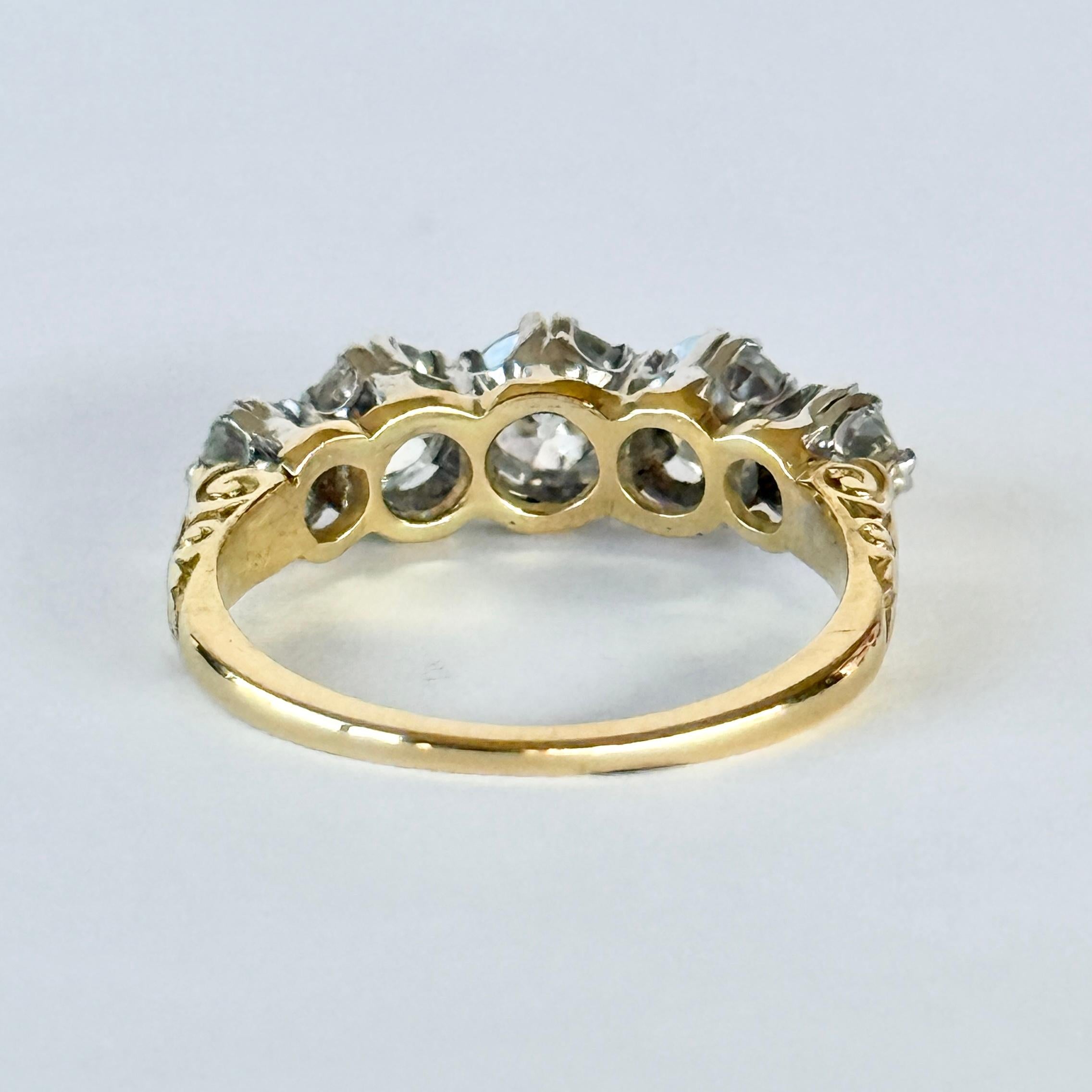 Anello edoardiano con diamante e oro 18 carati a cinque pietre In condizioni buone in vendita a Chipping Campden, GB